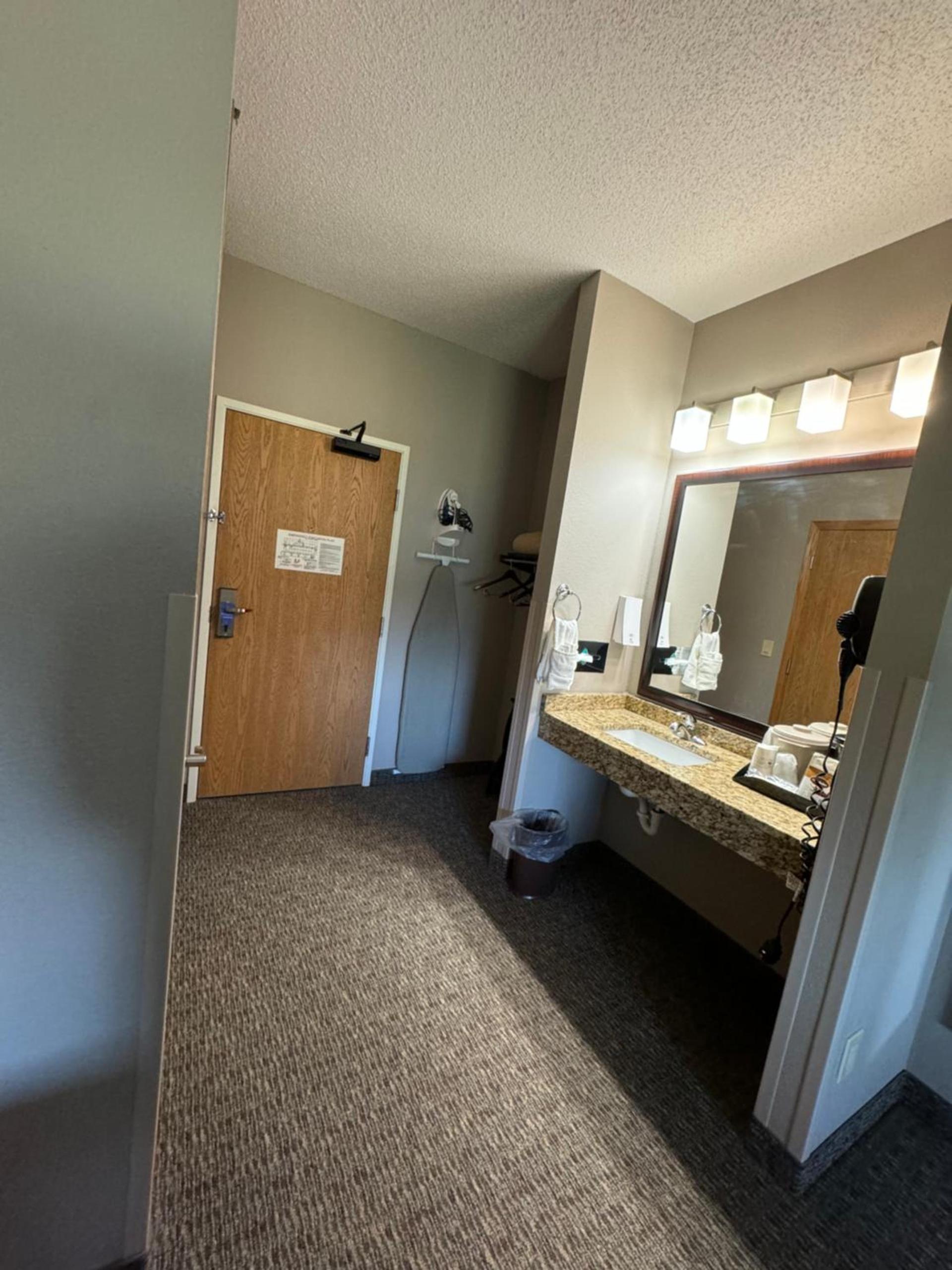 Garner INN & Suites photo 8