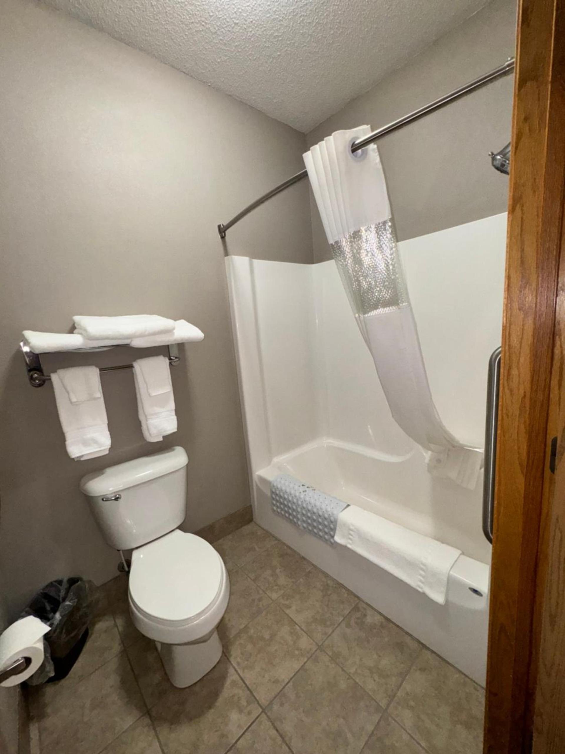 Garner INN & Suites photo 11