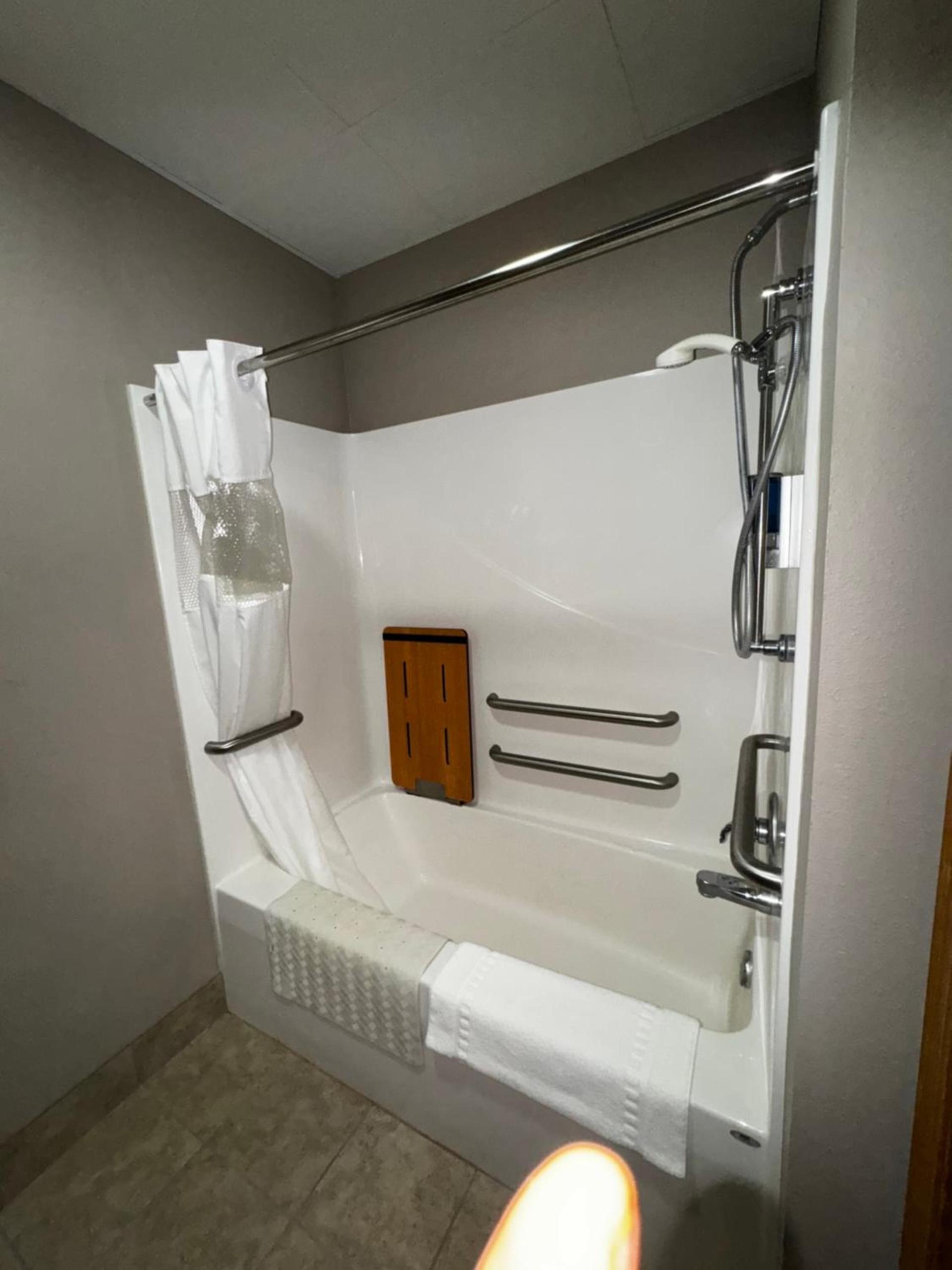 Garner INN & Suites photo 14