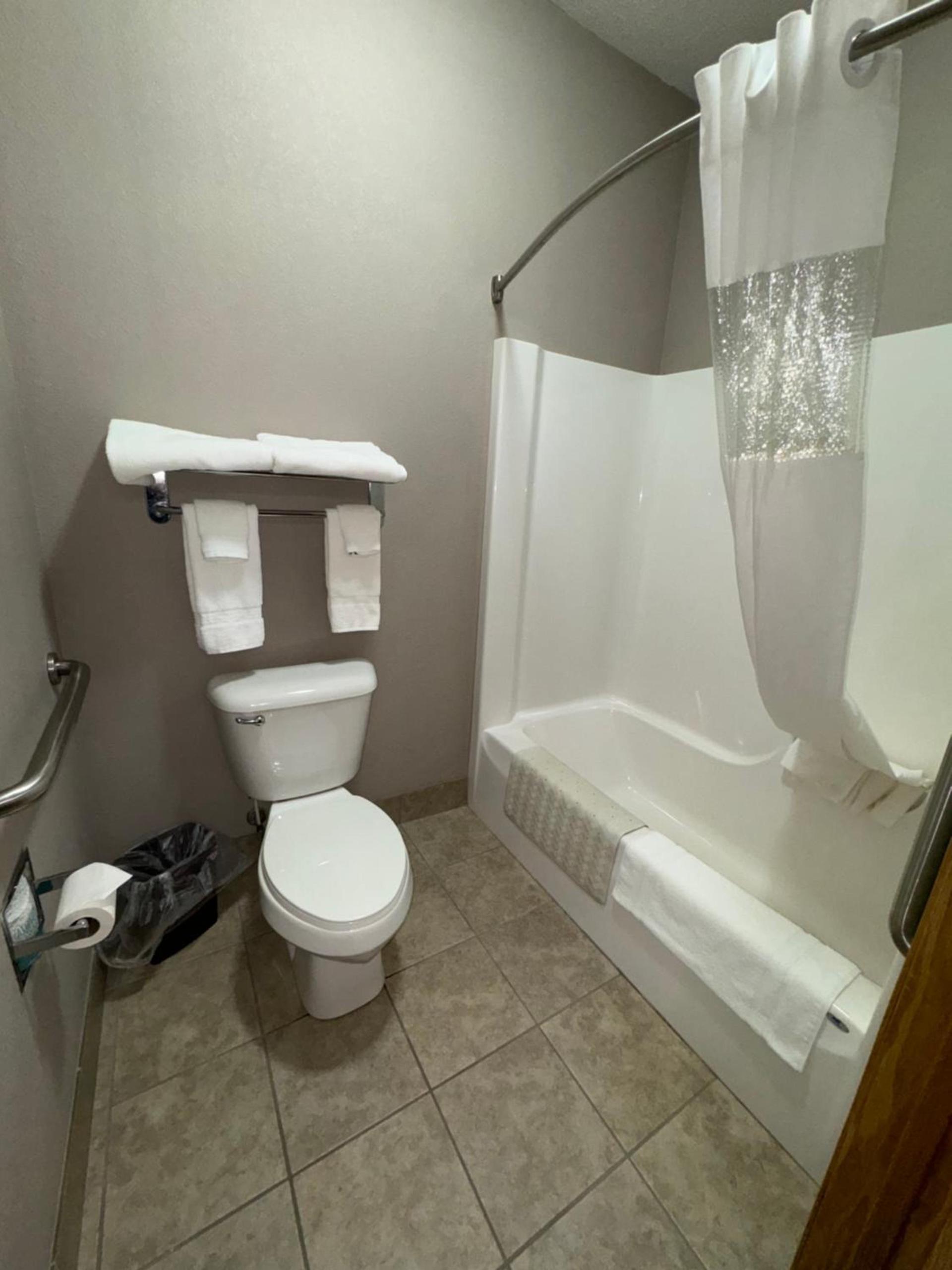 Garner INN & Suites photo 13