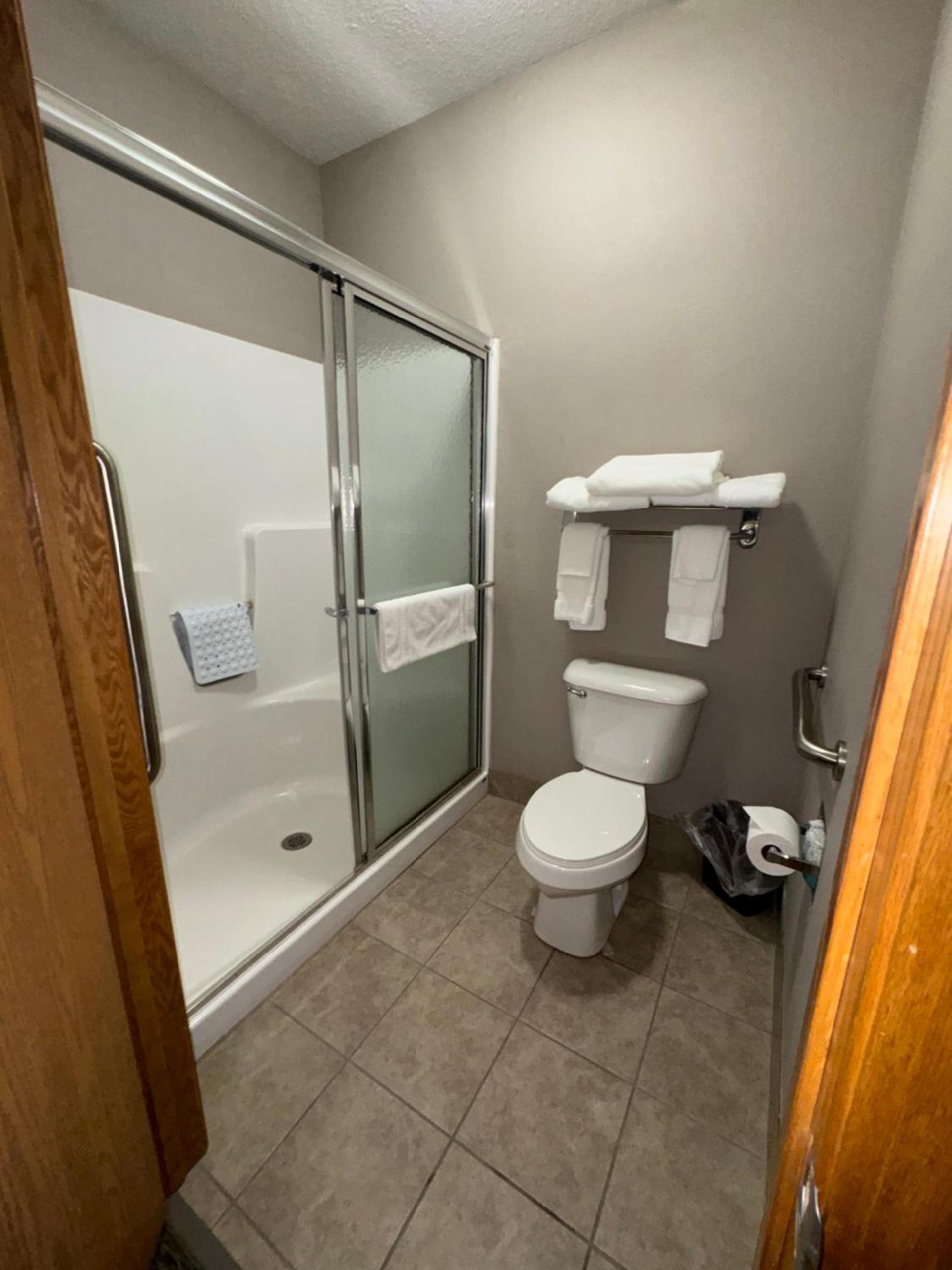 Garner INN & Suites photo 27