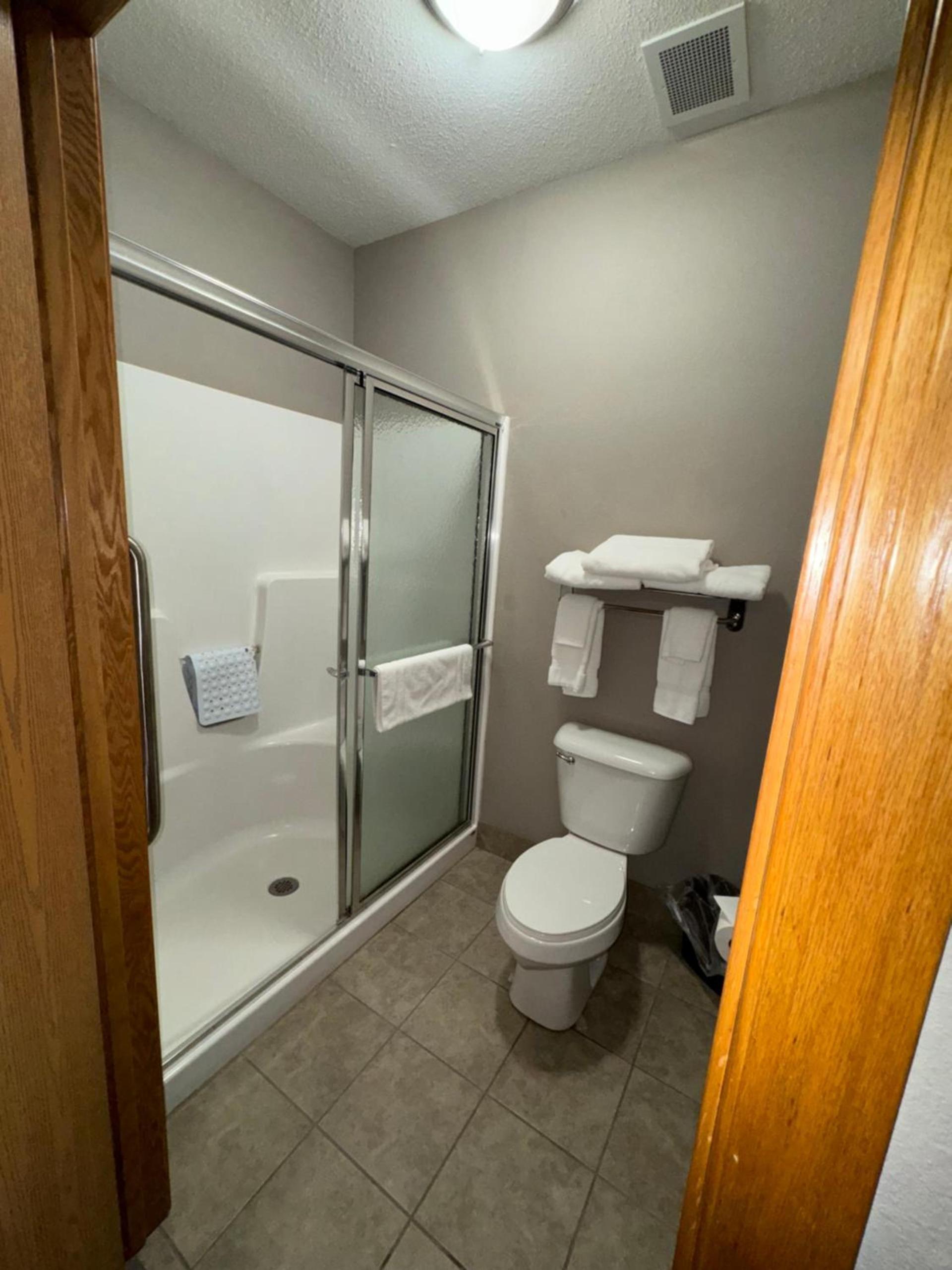 Garner INN & Suites photo 25