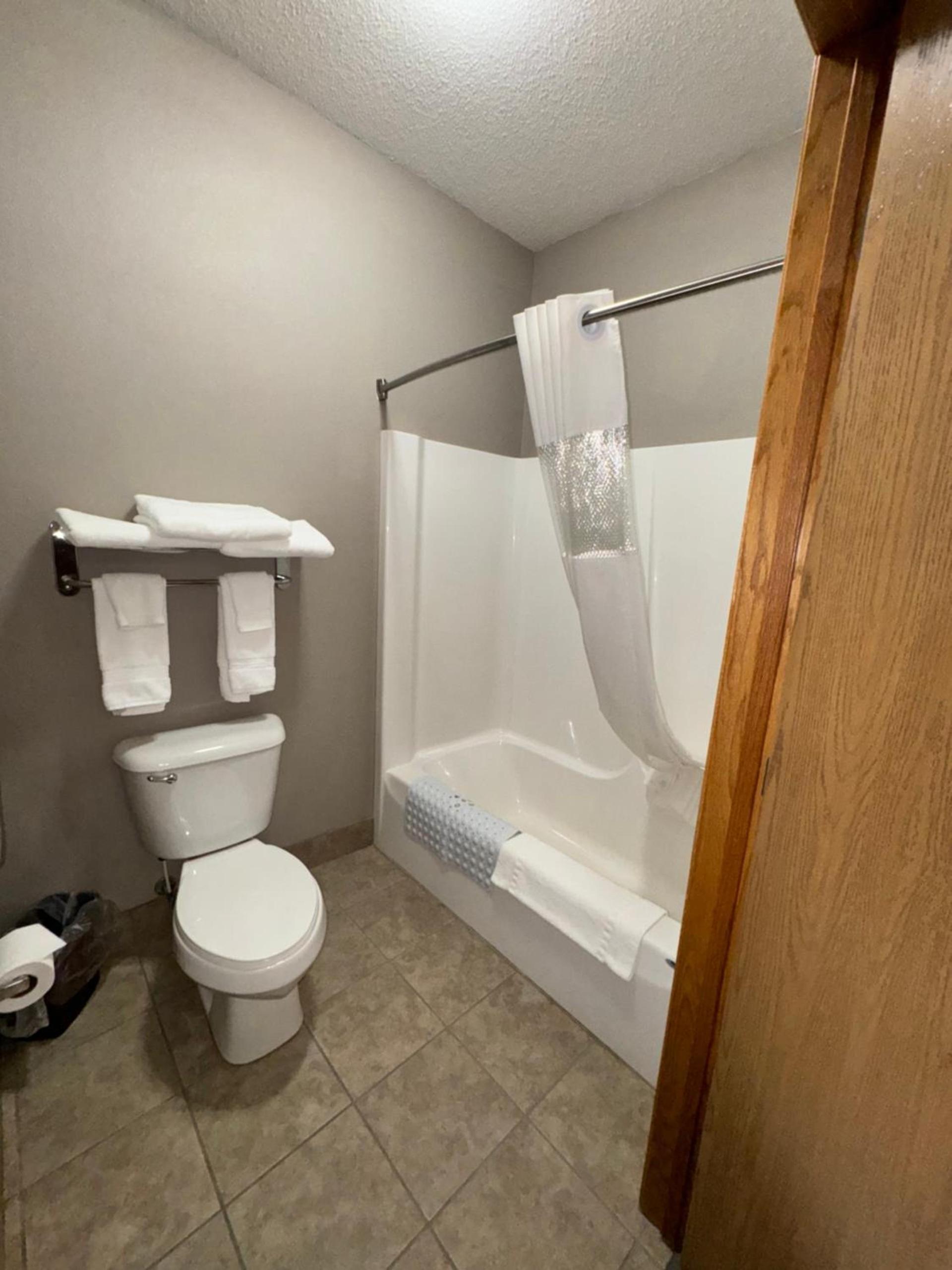 Garner INN & Suites photo 20