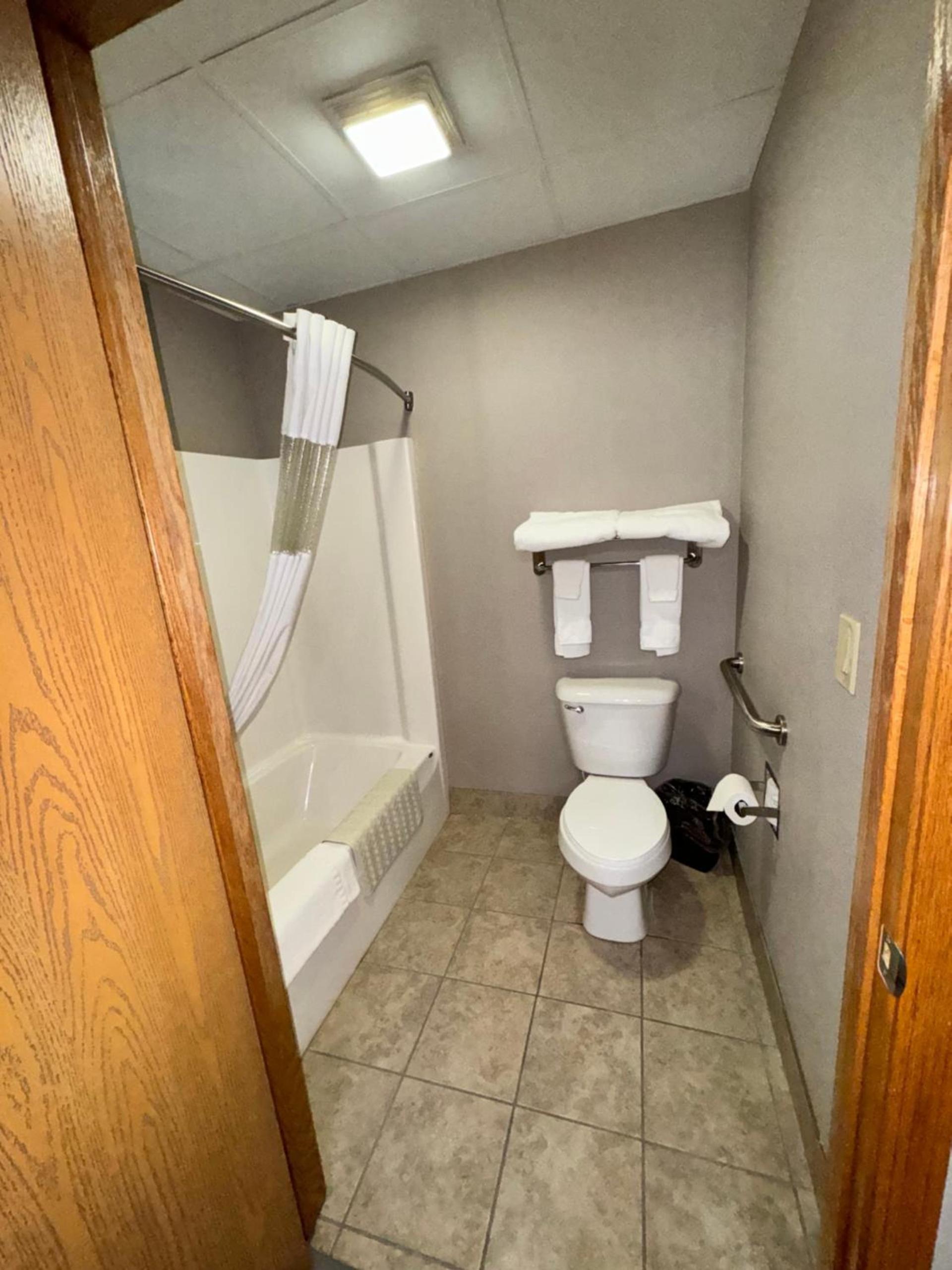 Garner INN & Suites photo 37