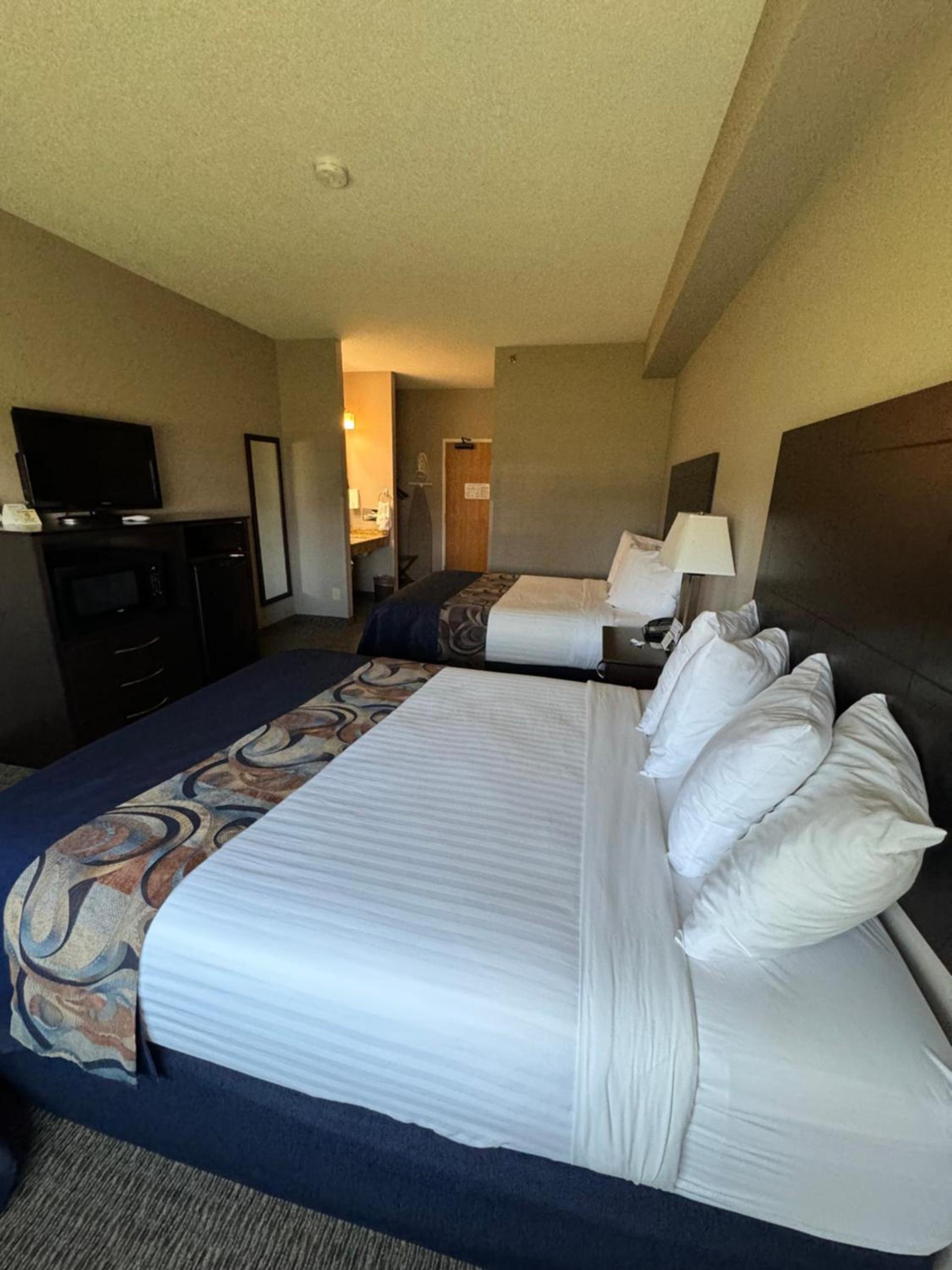 Garner INN & Suites photo 58