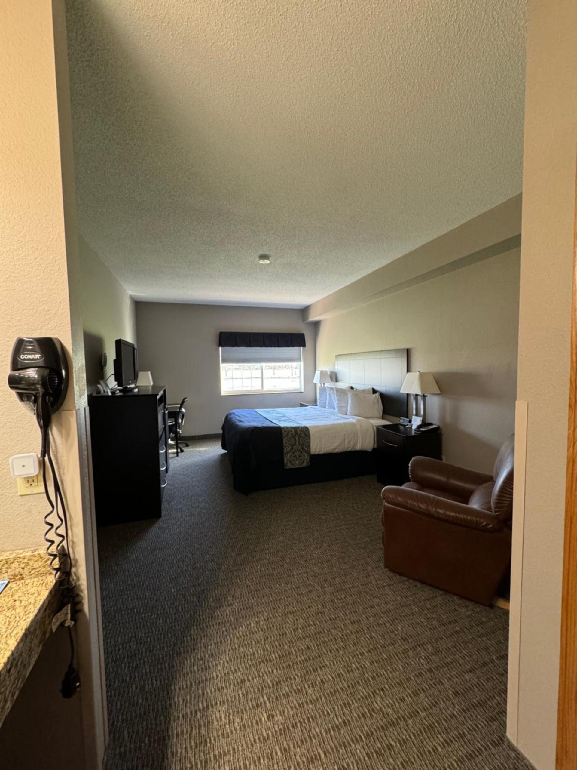 Garner INN & Suites photo 40