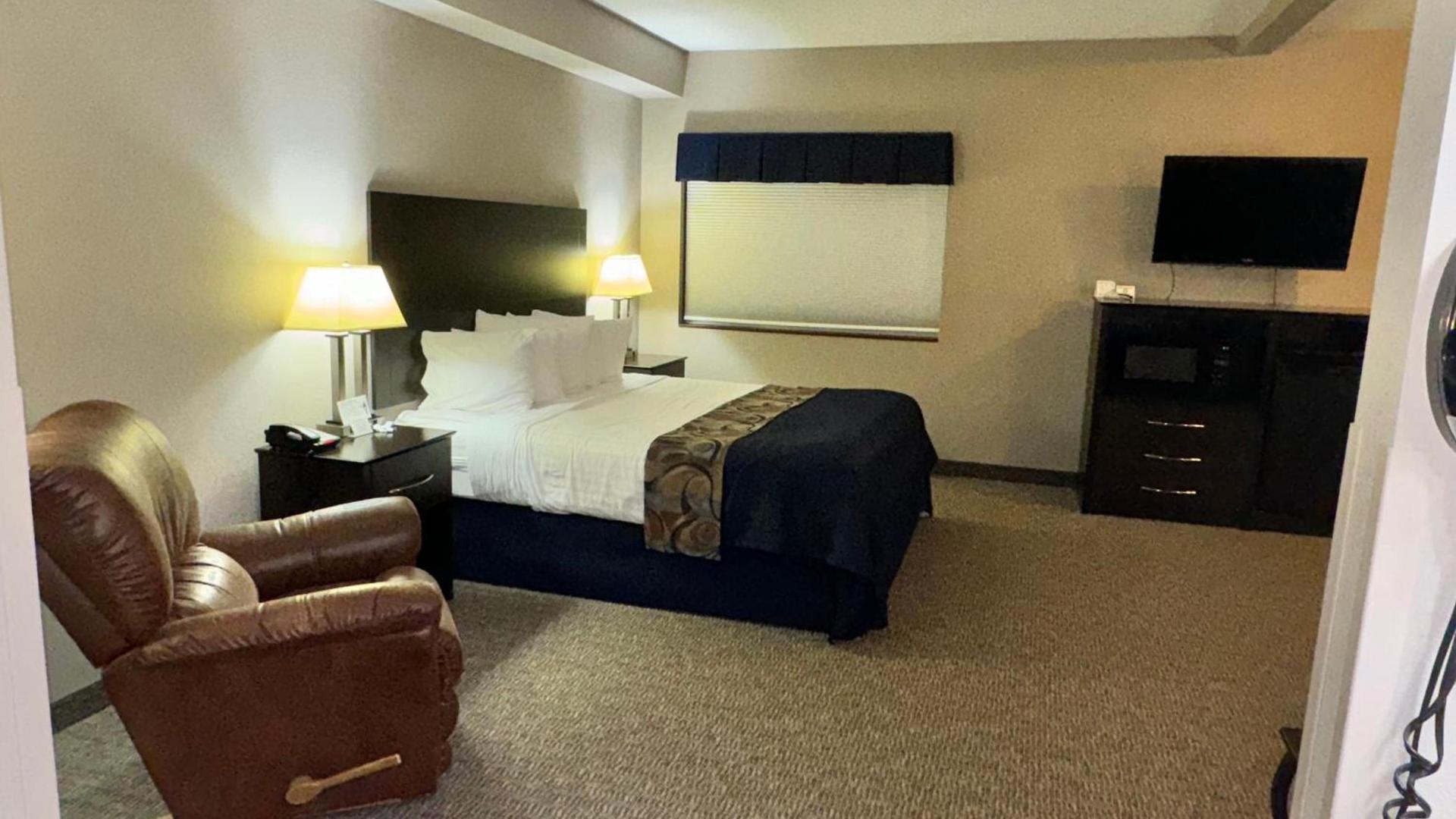 Garner INN & Suites photo 65