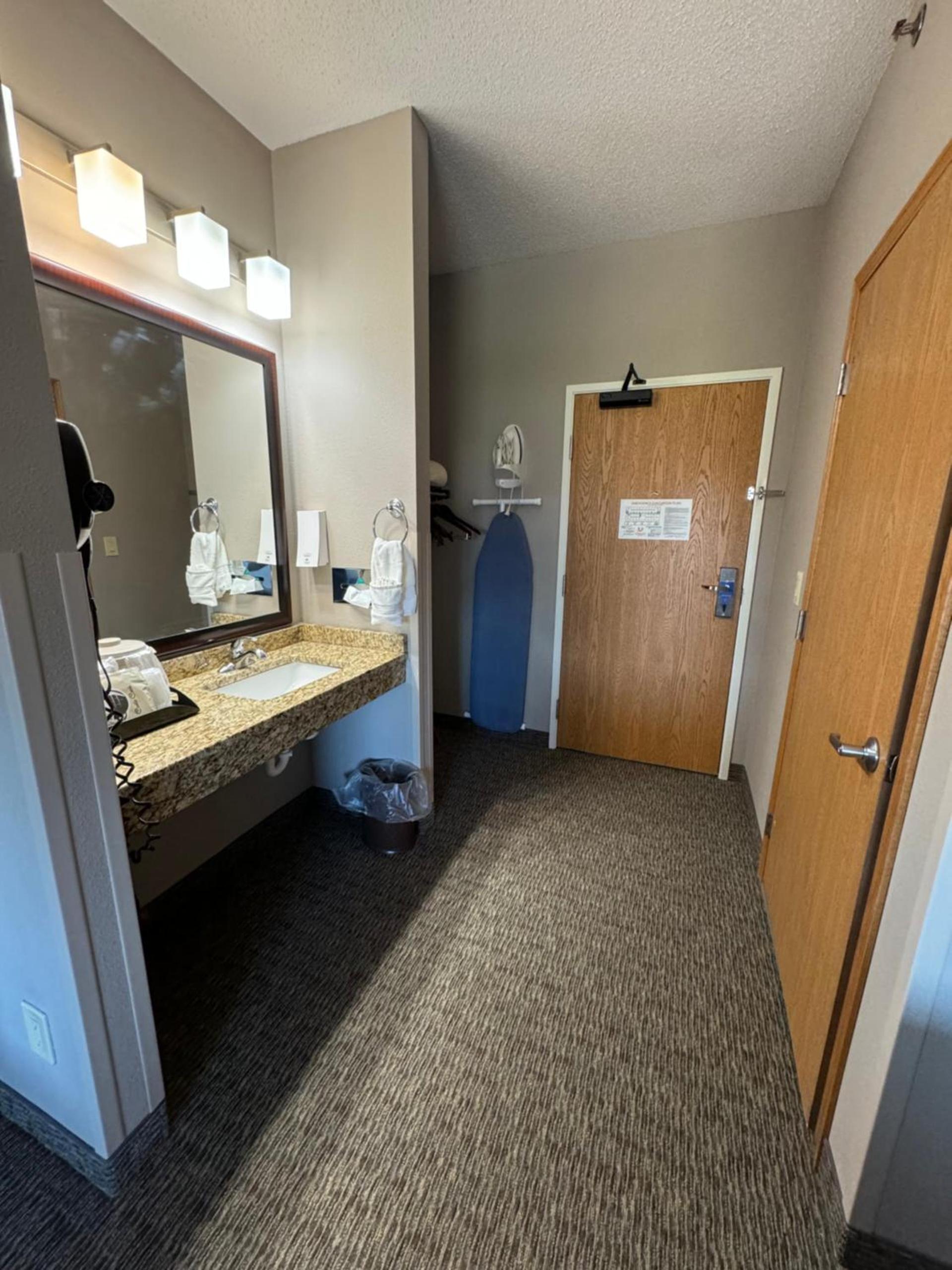 Garner INN & Suites photo 51