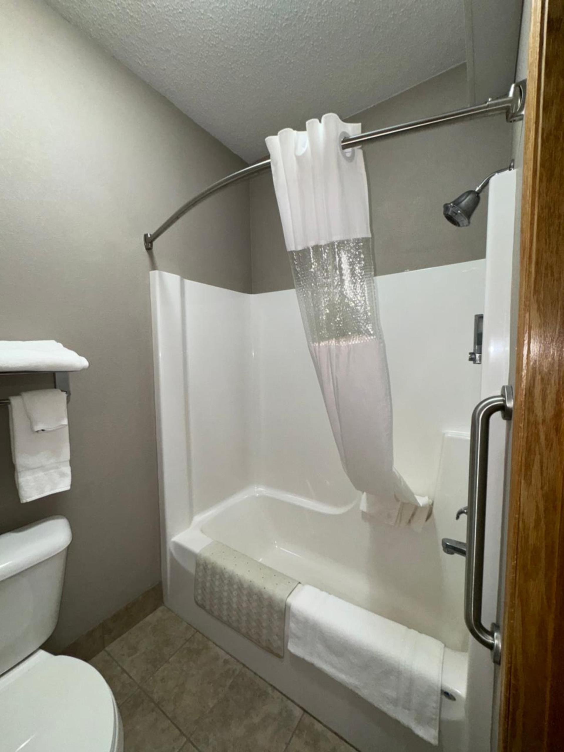 Garner INN & Suites photo 57