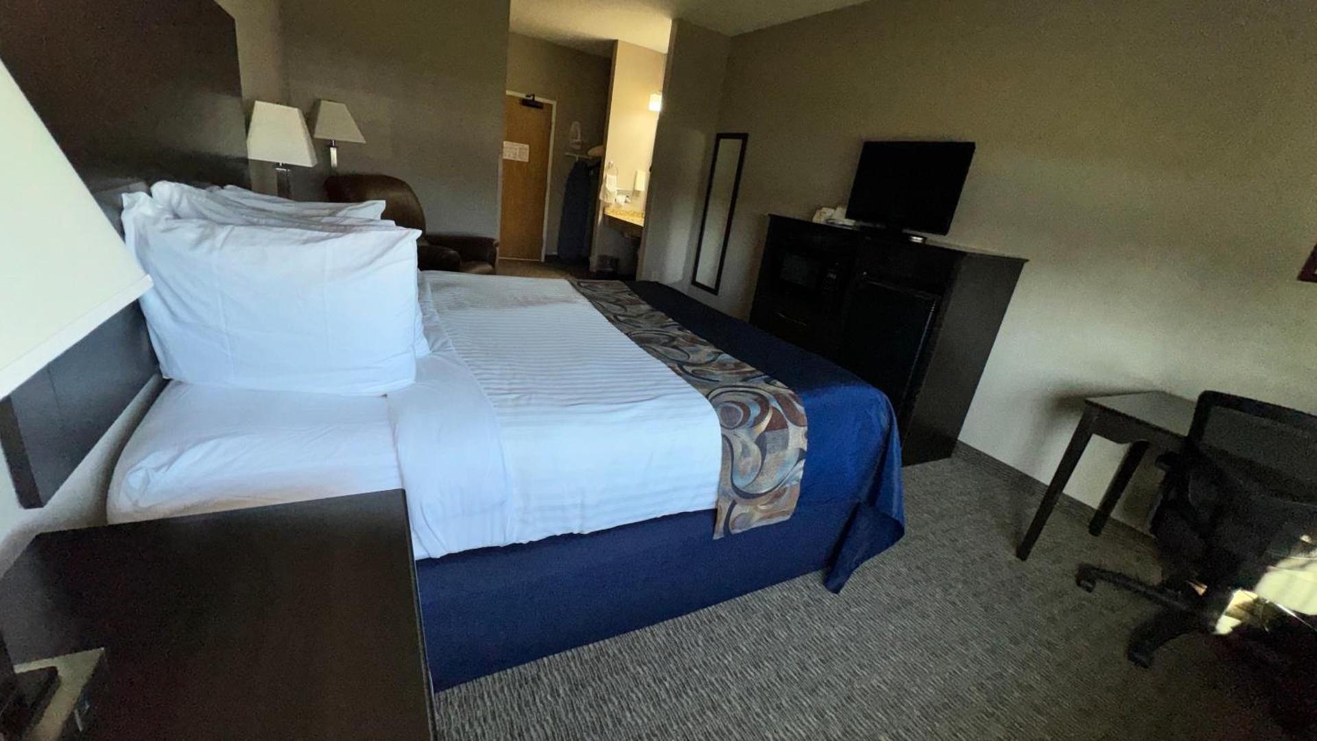 Garner INN & Suites photo 73