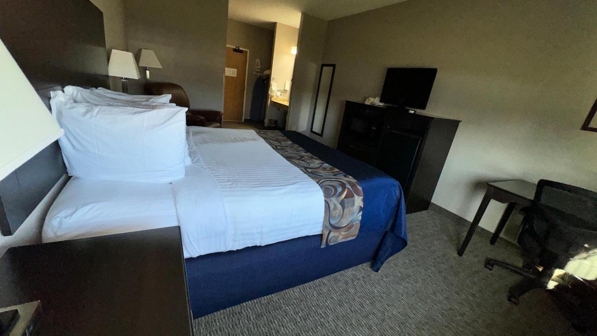 Garner INN & Suites photo 84
