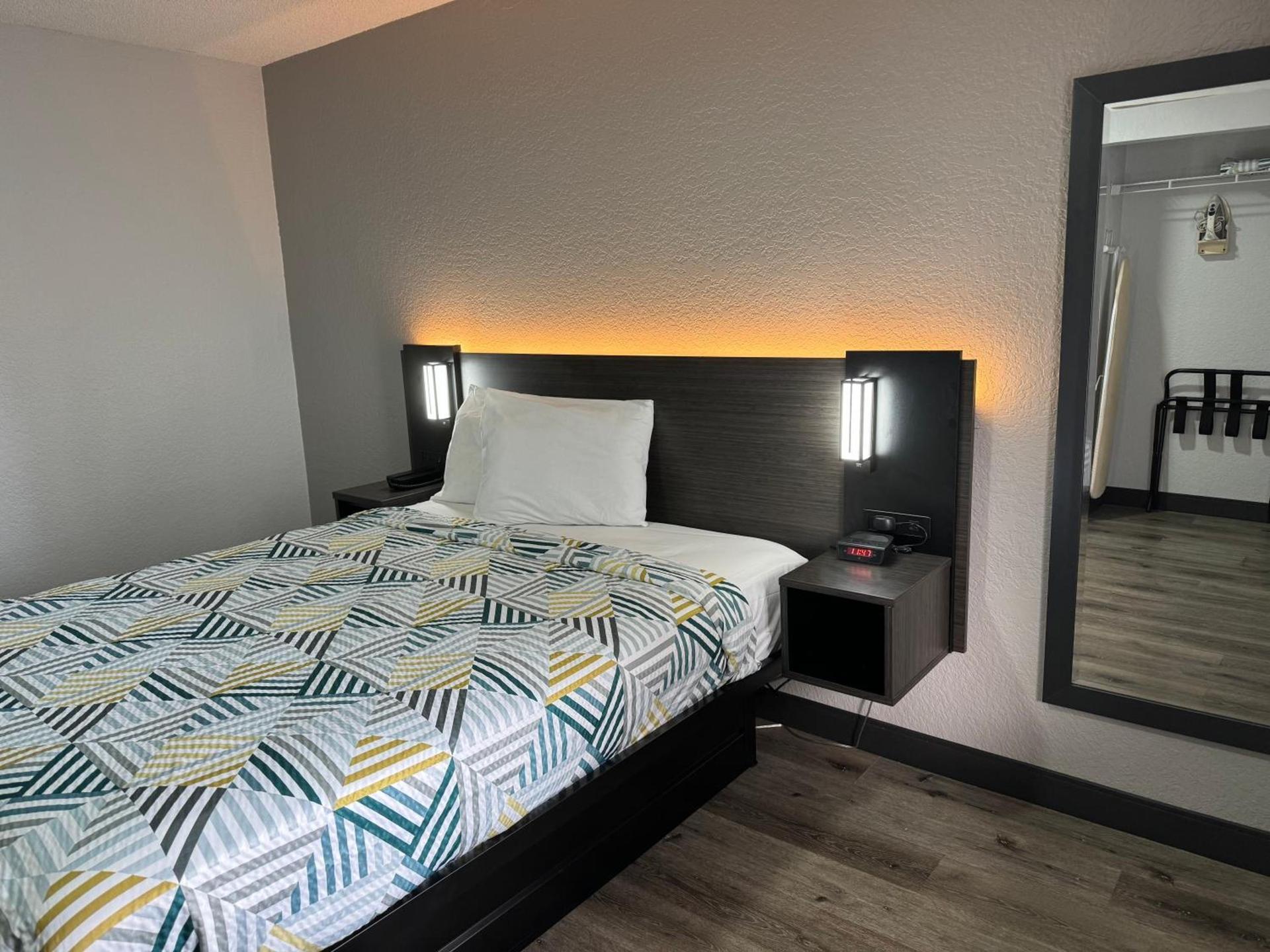 Studio 6 Extended Stay - West Palm Beach, FL photo 22