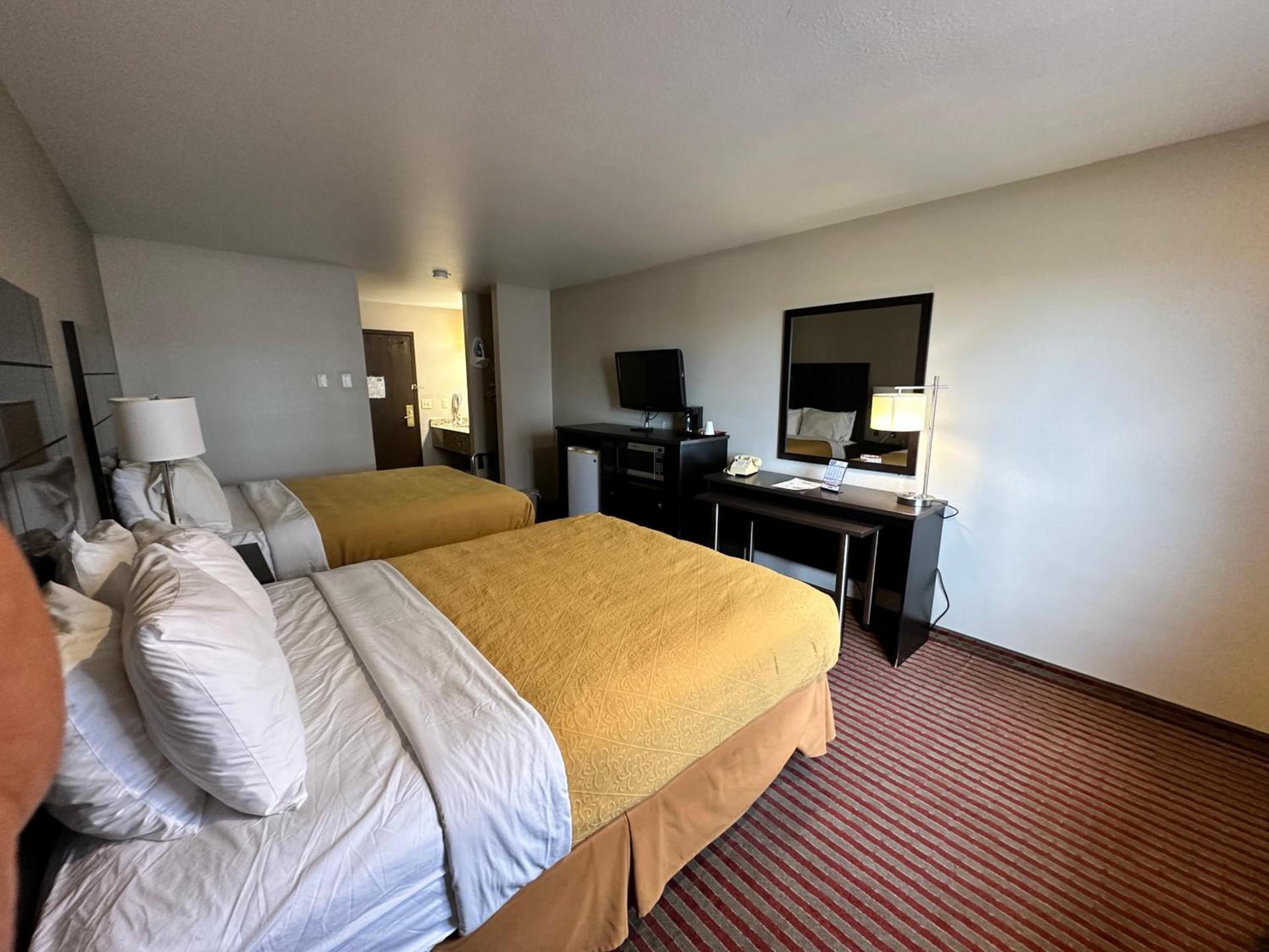 Rodeway Inn & Suites Madison East photo 40