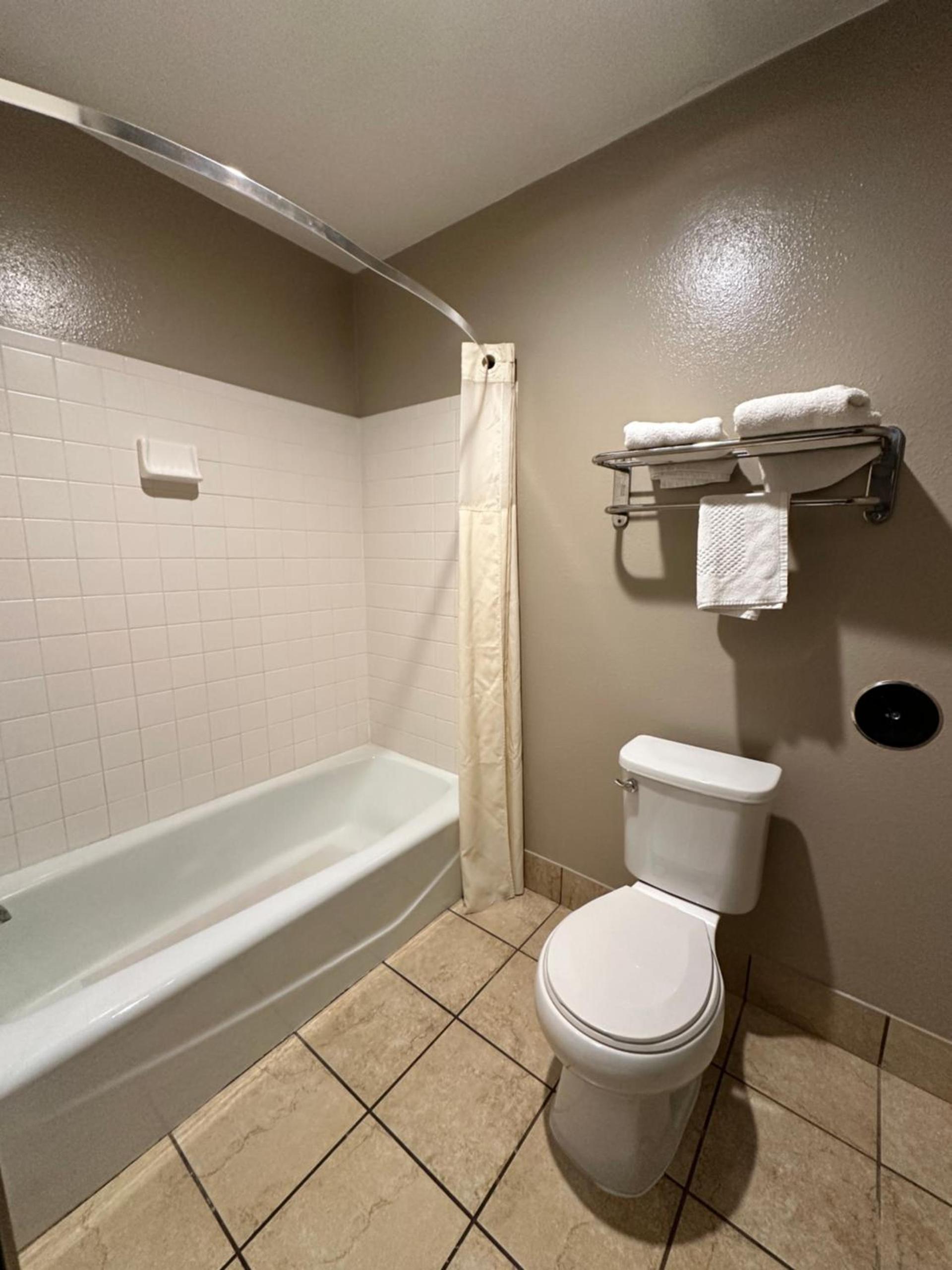 Rodeway Inn & Suites Madison East photo 27