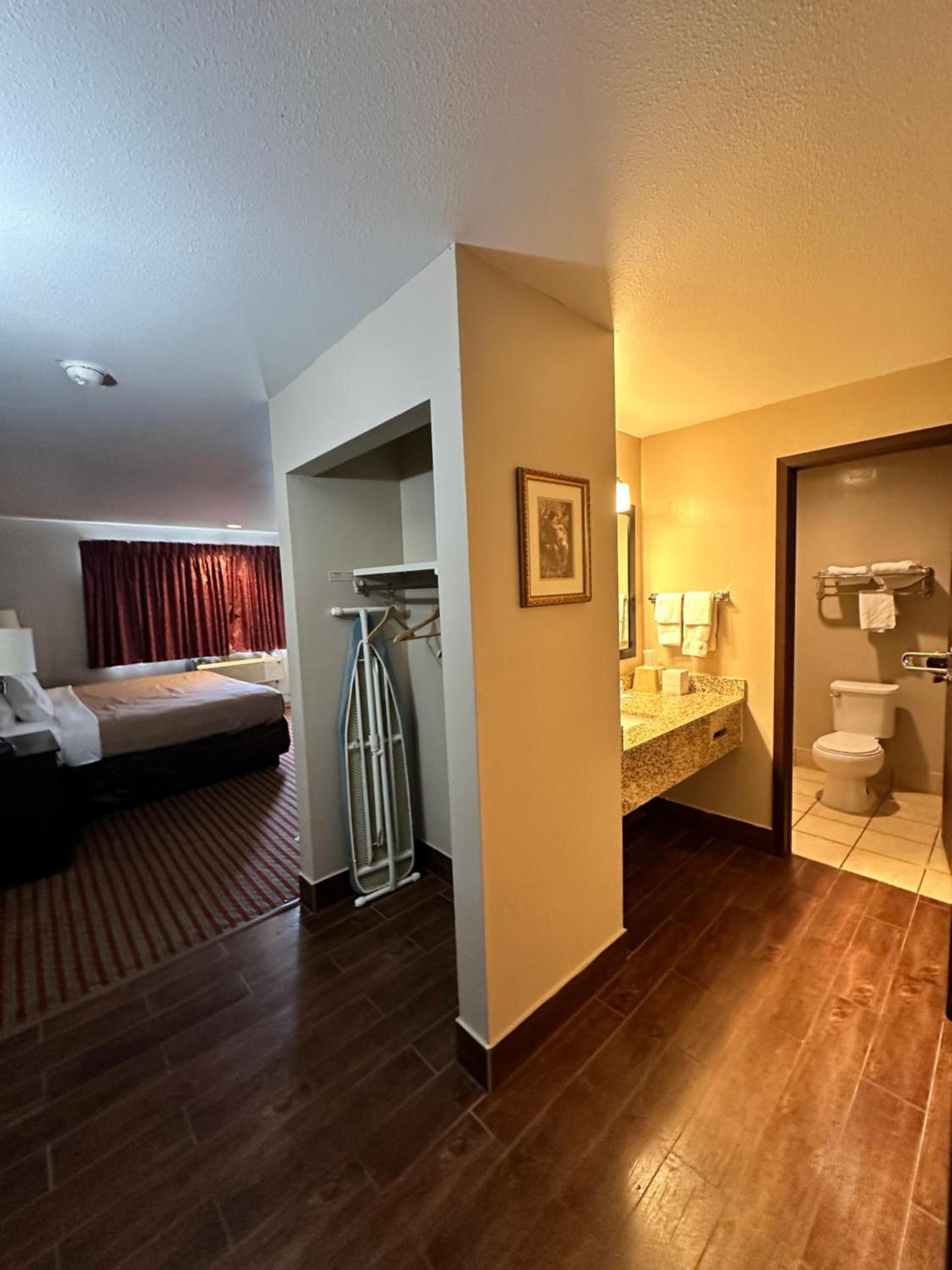 Rodeway Inn & Suites Madison East photo 28