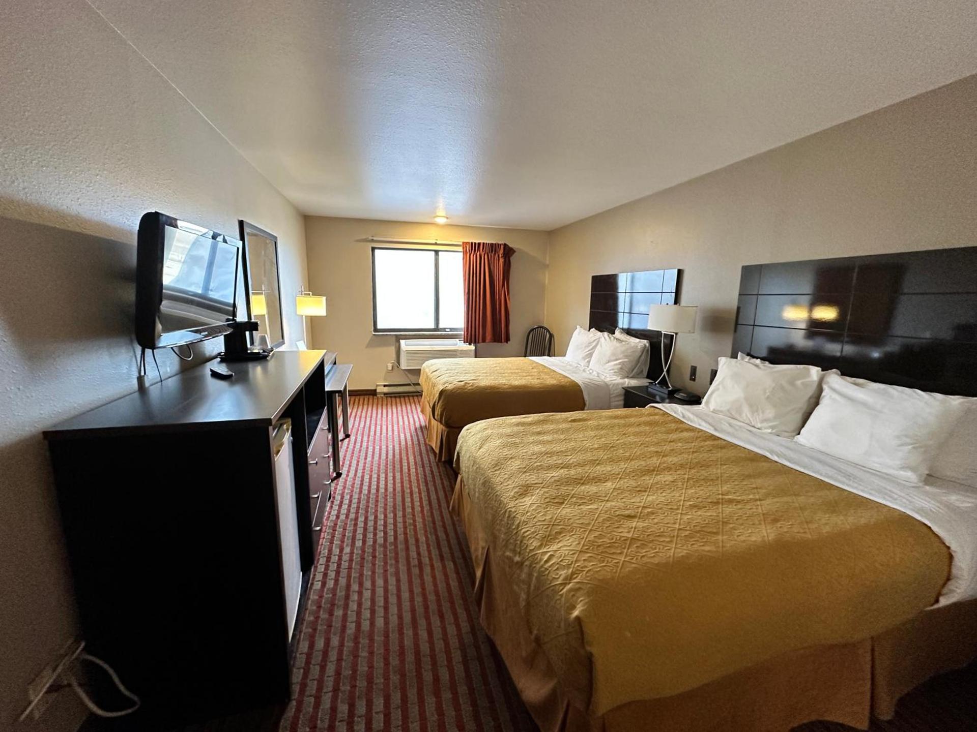Rodeway Inn & Suites Madison East photo 32