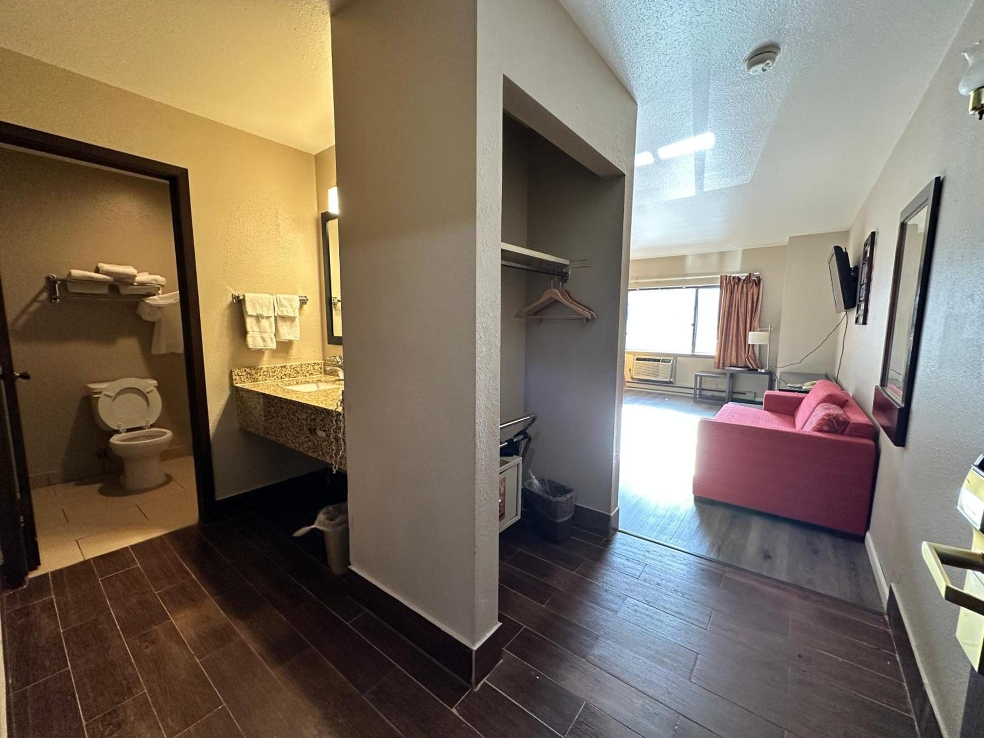 Rodeway Inn & Suites Madison East photo 30
