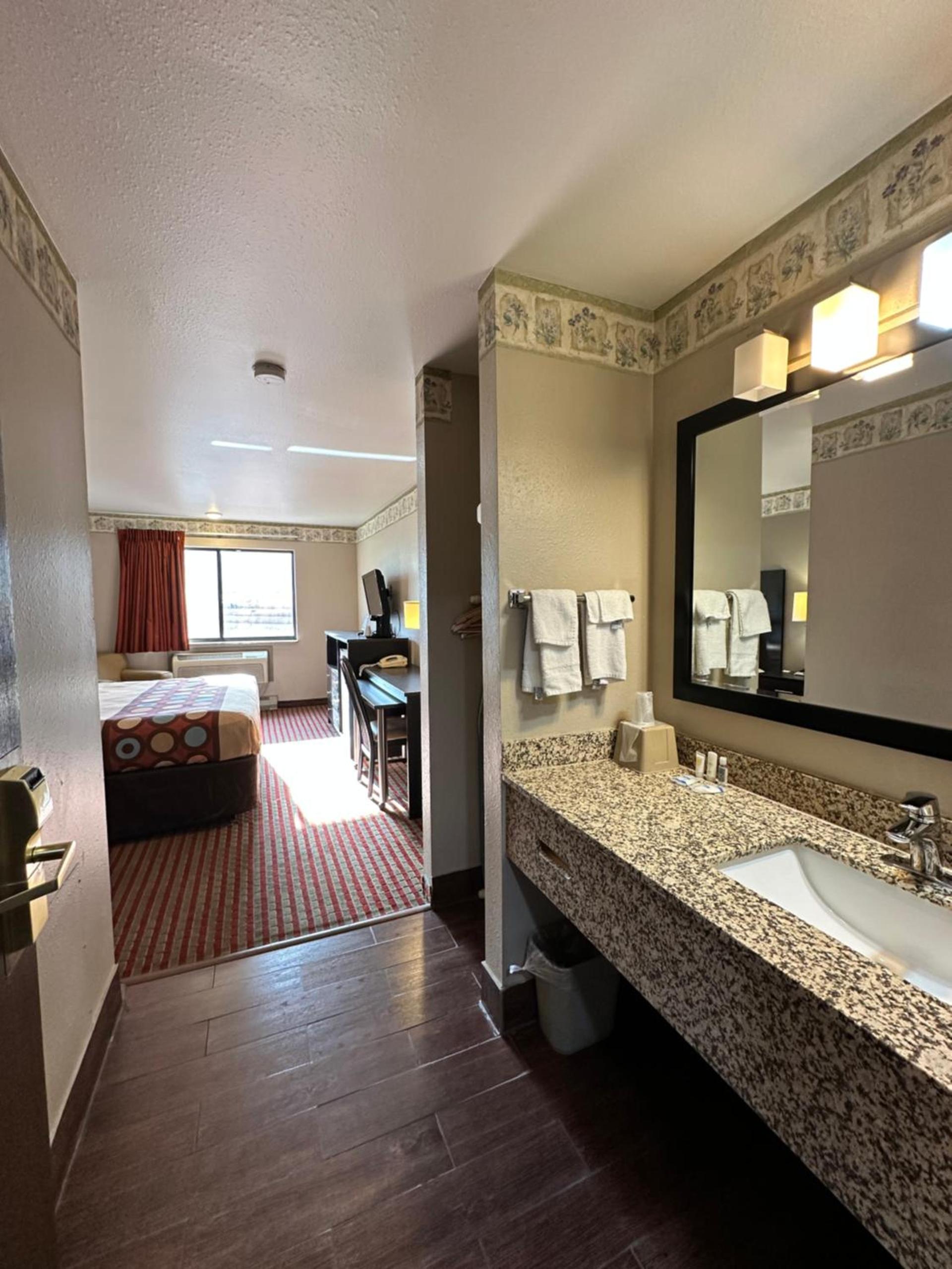 Rodeway Inn & Suites Madison East photo 33