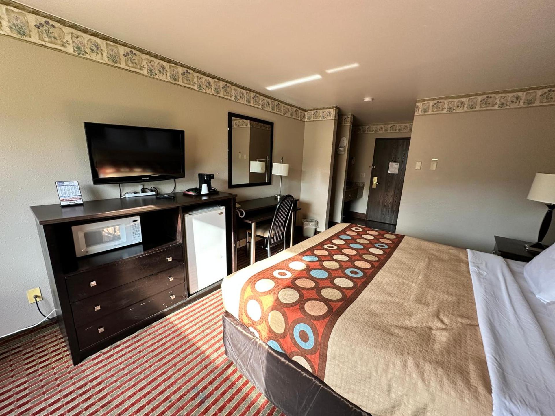 Rodeway Inn & Suites Madison East photo 37