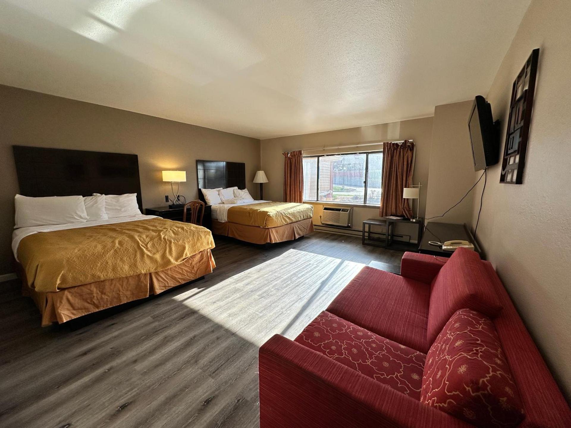 Rodeway Inn & Suites Madison East photo 51