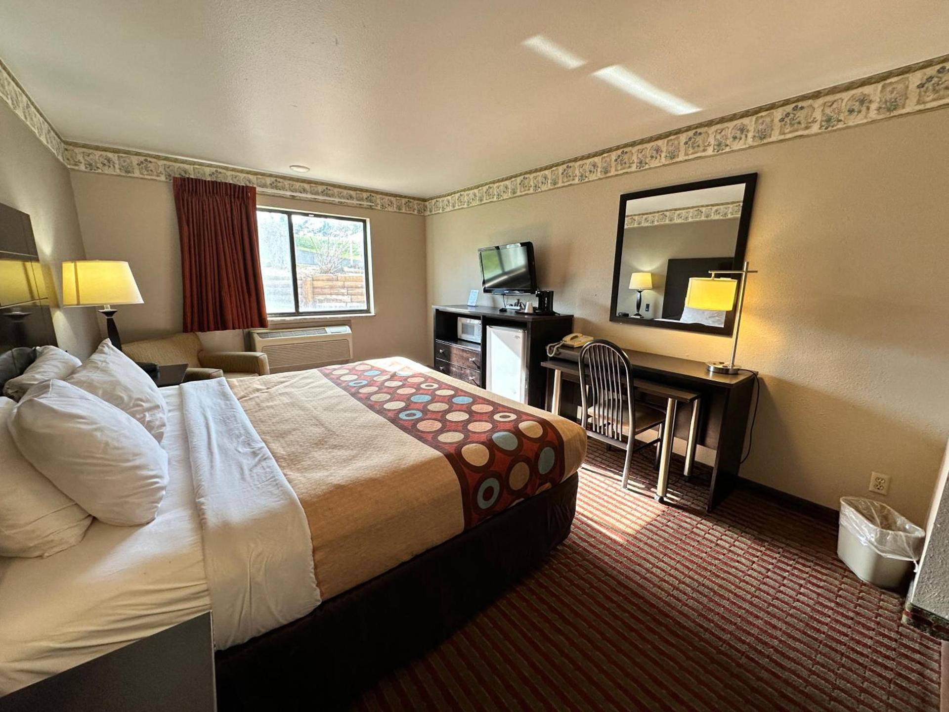 Rodeway Inn & Suites Madison East photo 41