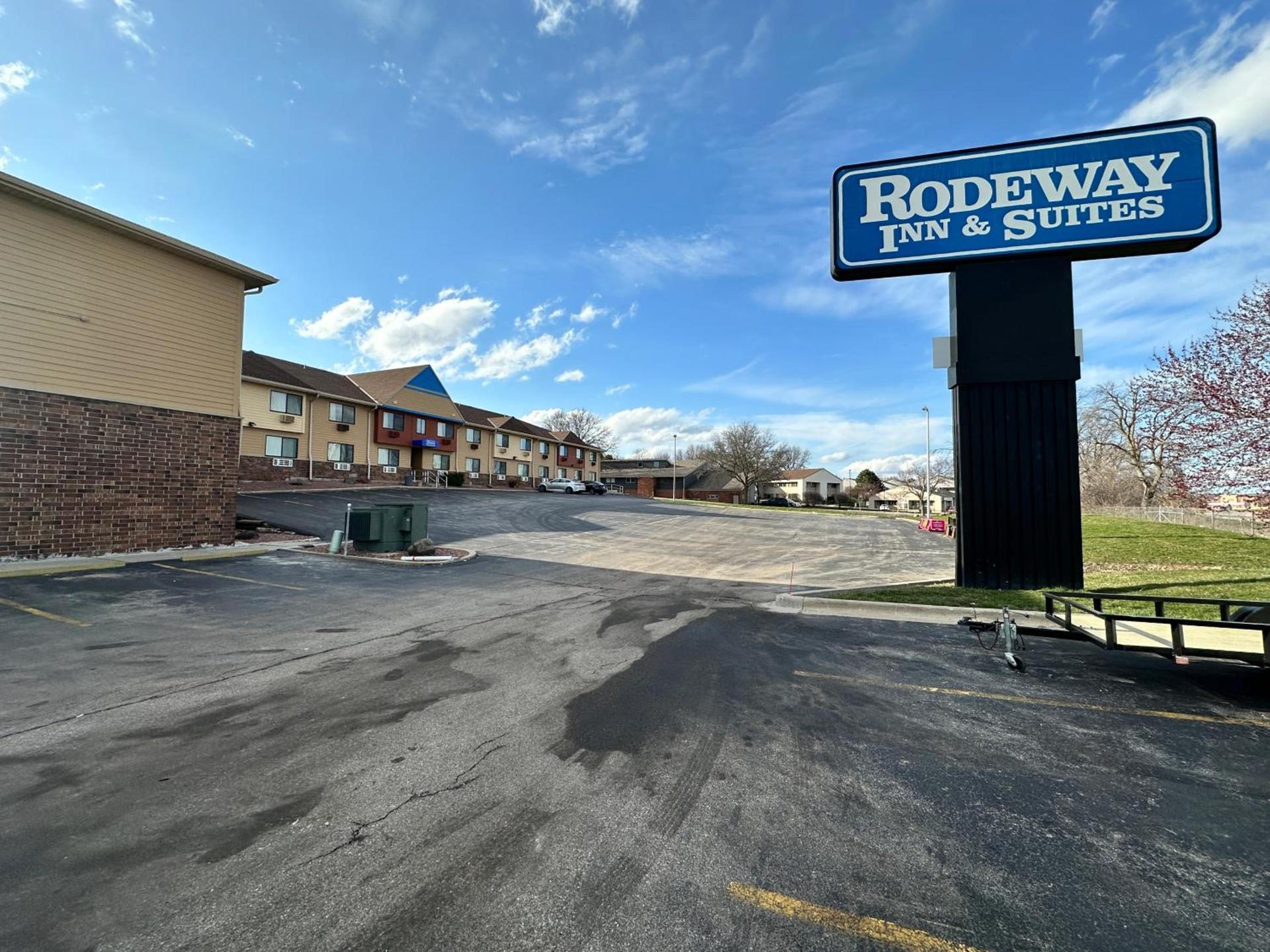 Rodeway Inn & Suites Madison East photo 43