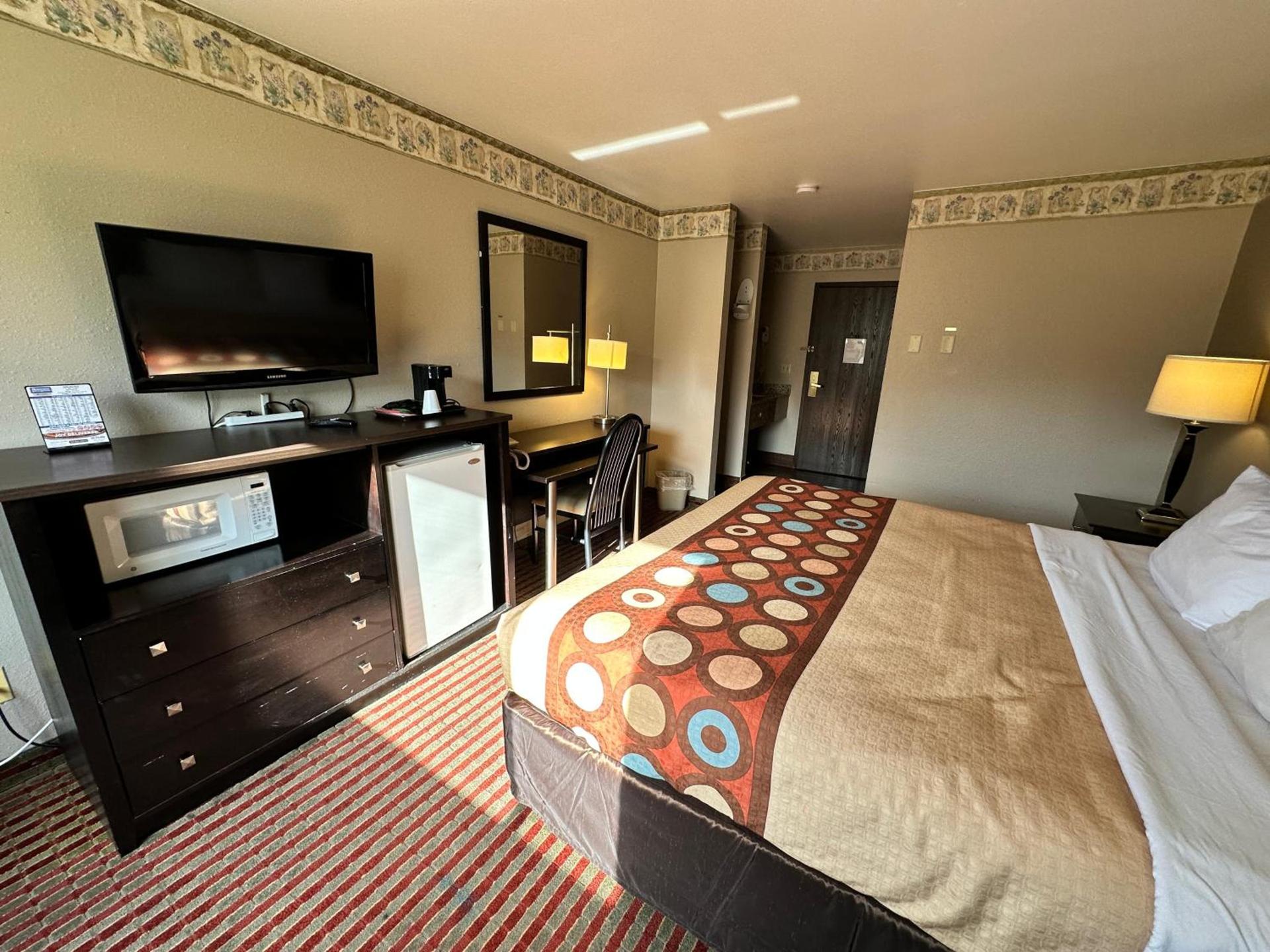 Rodeway Inn & Suites Madison East photo 44