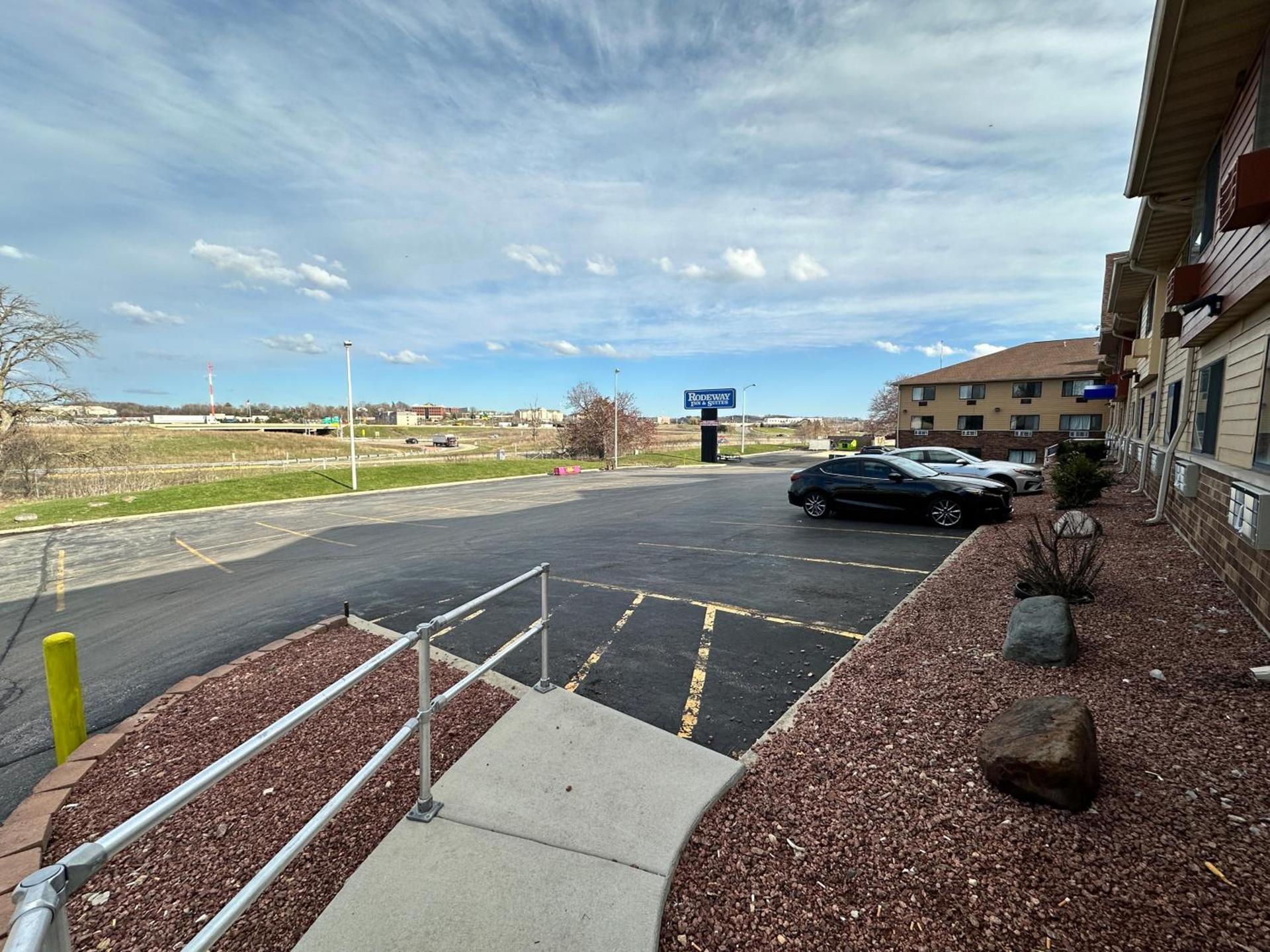 Rodeway Inn & Suites Madison East photo 45