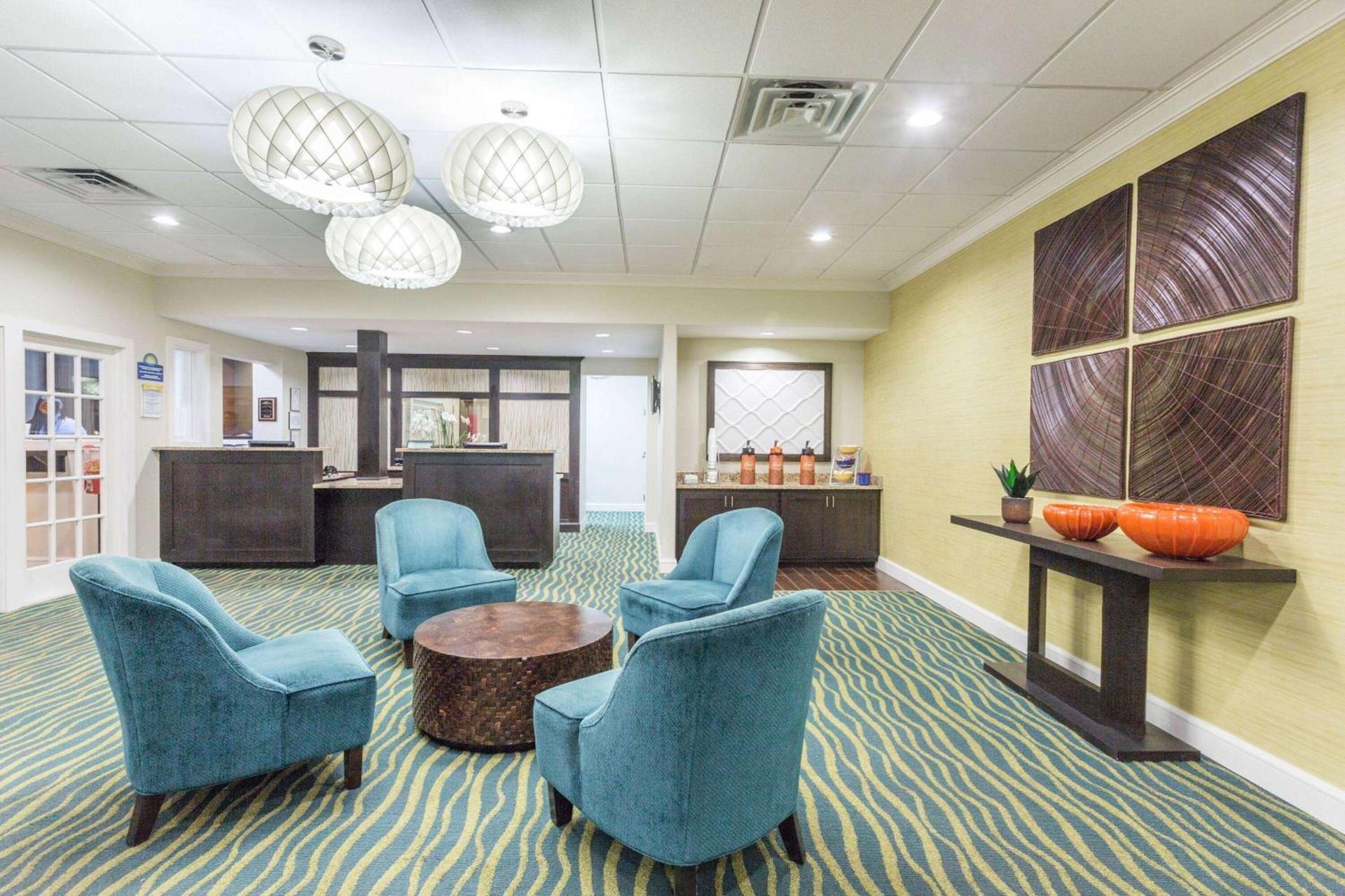 Days Inn by Wyndham Adel I-75 photo 2