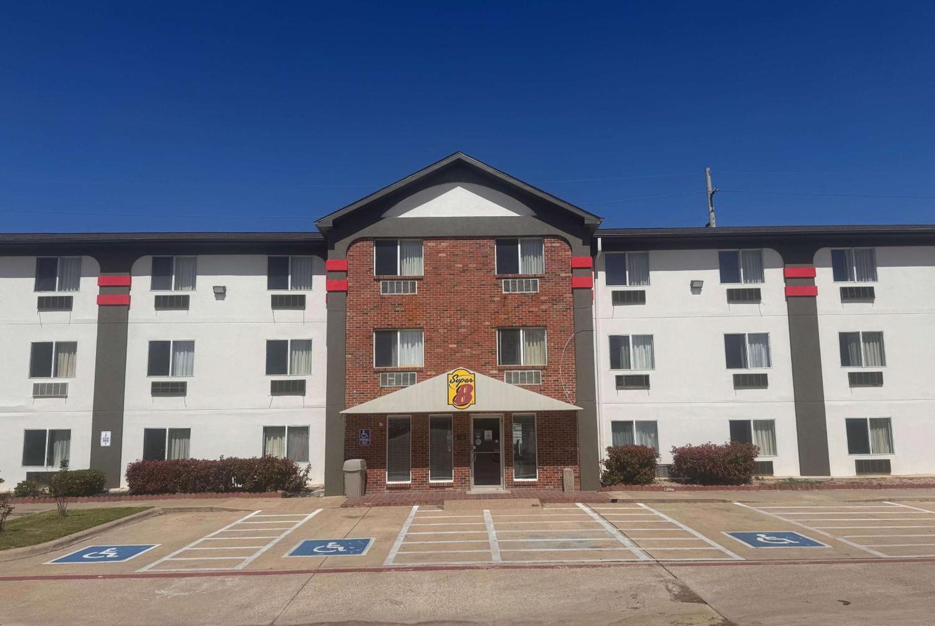 Super 8 by Wyndham College Station photo 13