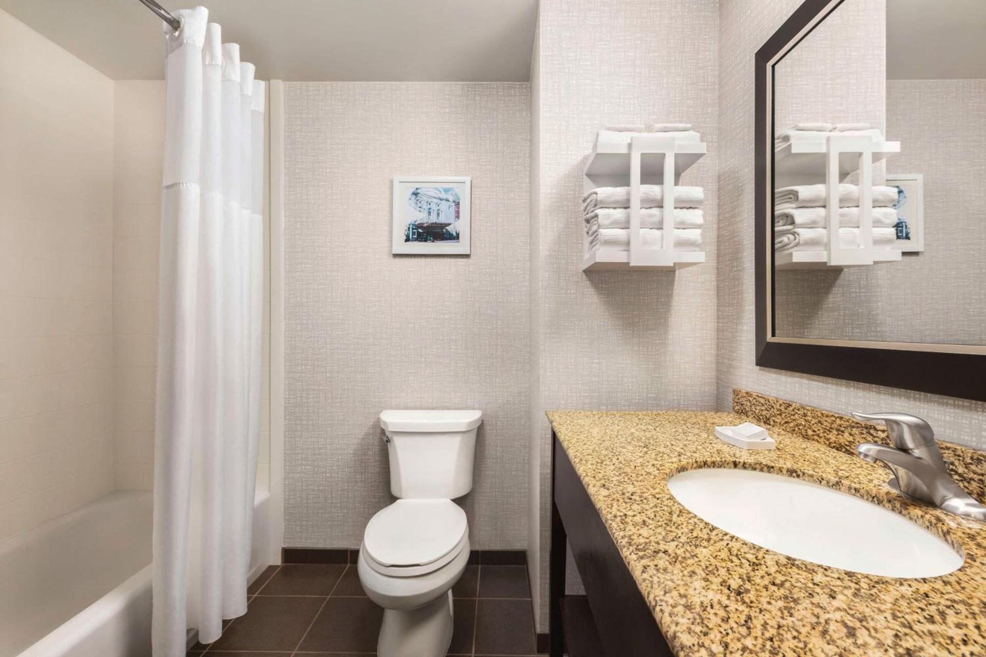 Hampton Inn & Suites York South photo 21