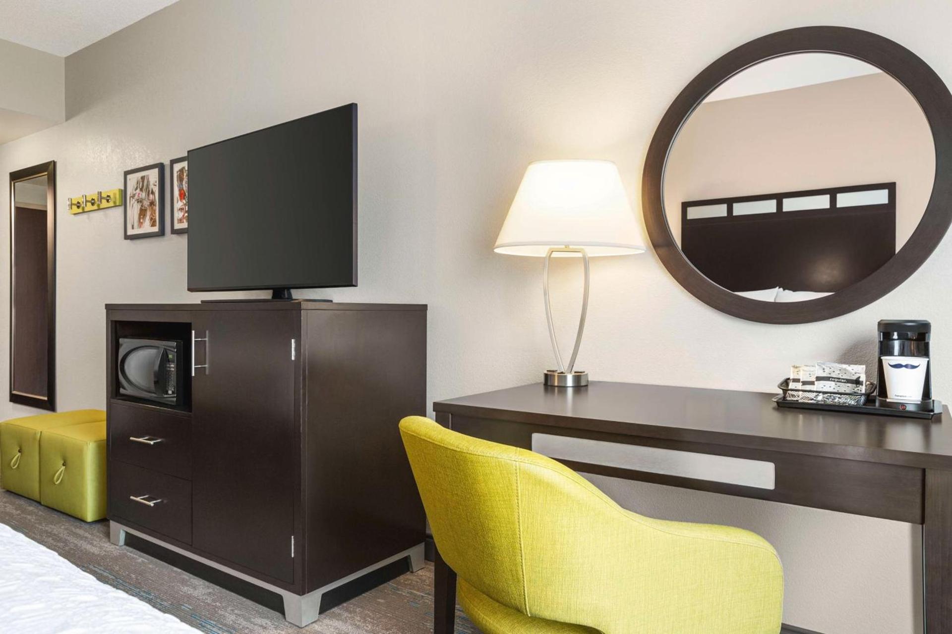 Hampton Inn & Suites York South photo 35