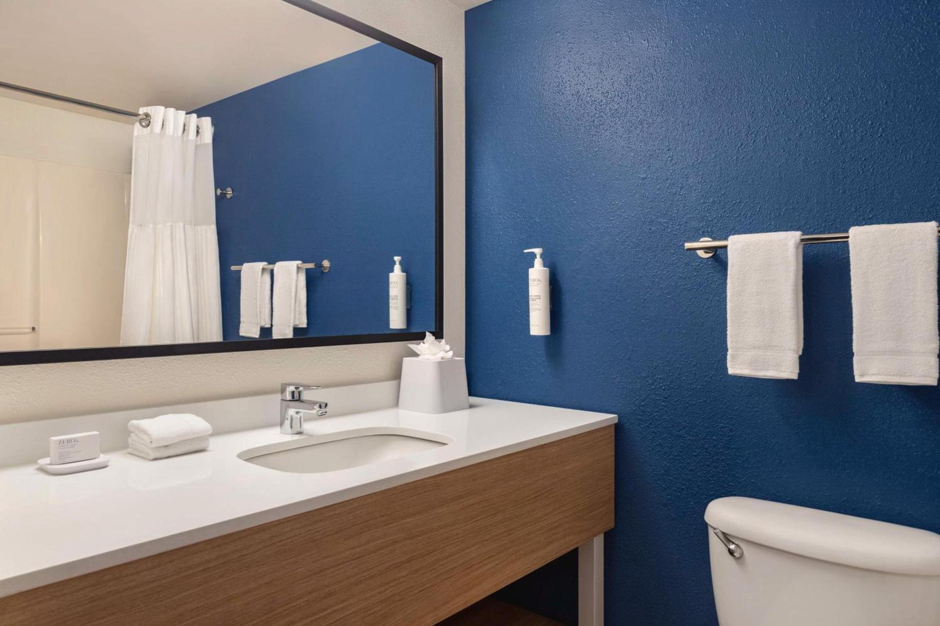 Spark by Hilton Orlando Universal Boulevard photo 6