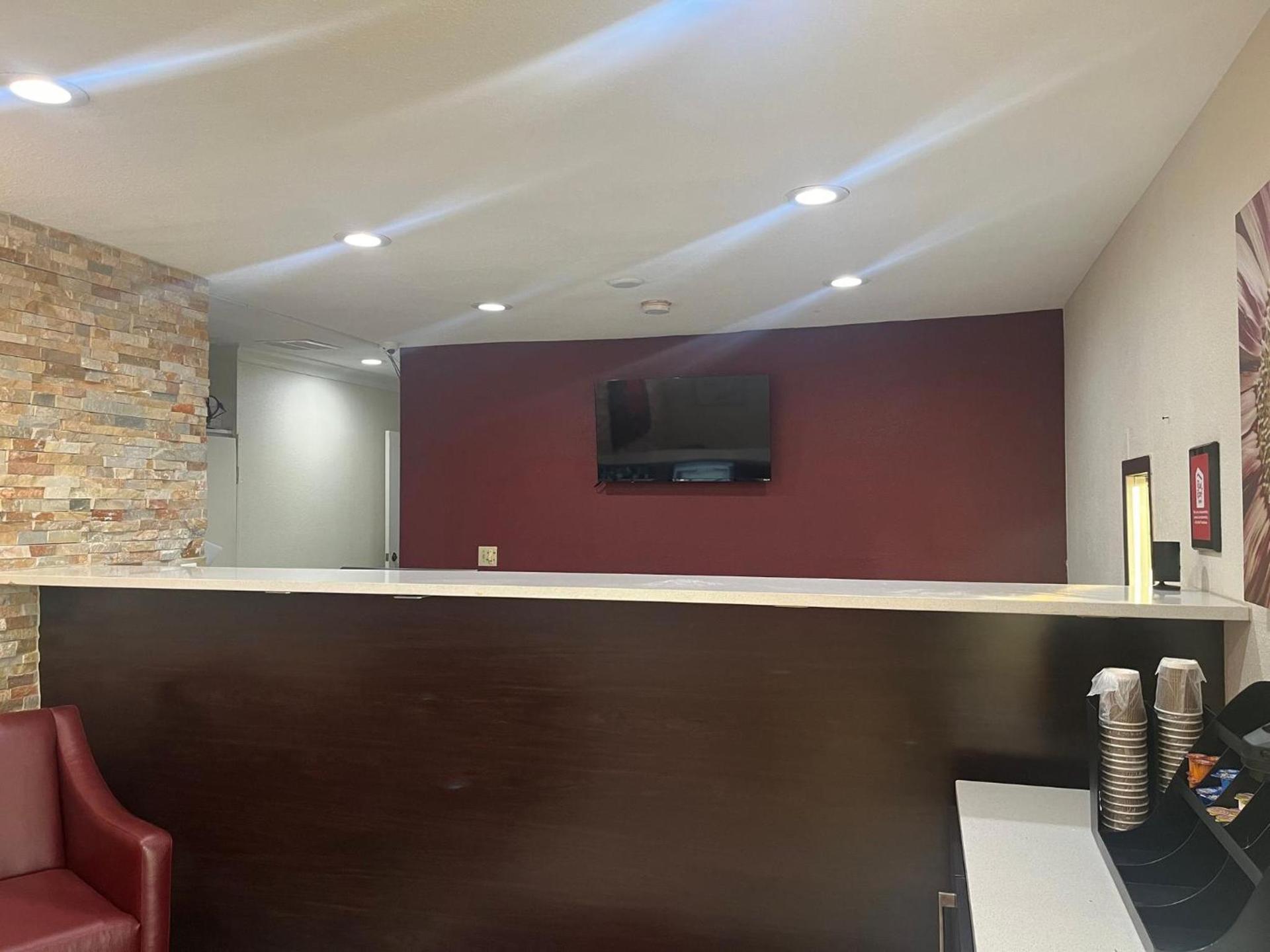 Red Roof Inn Haltom City photo 2