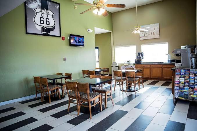 Super 8 by Wyndham Holbrook photo 29