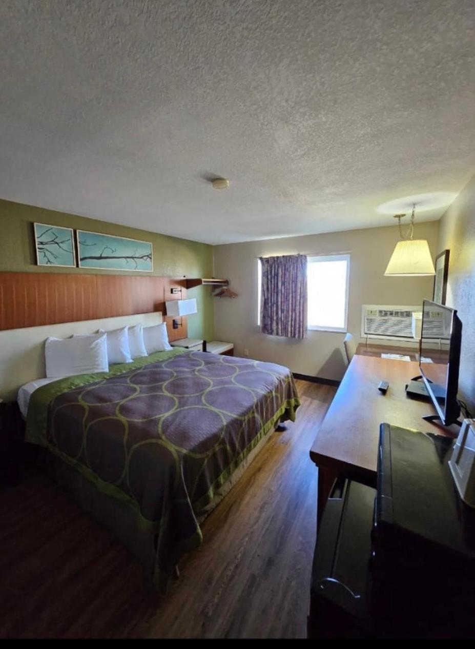Super 8 by Wyndham Holbrook photo 33
