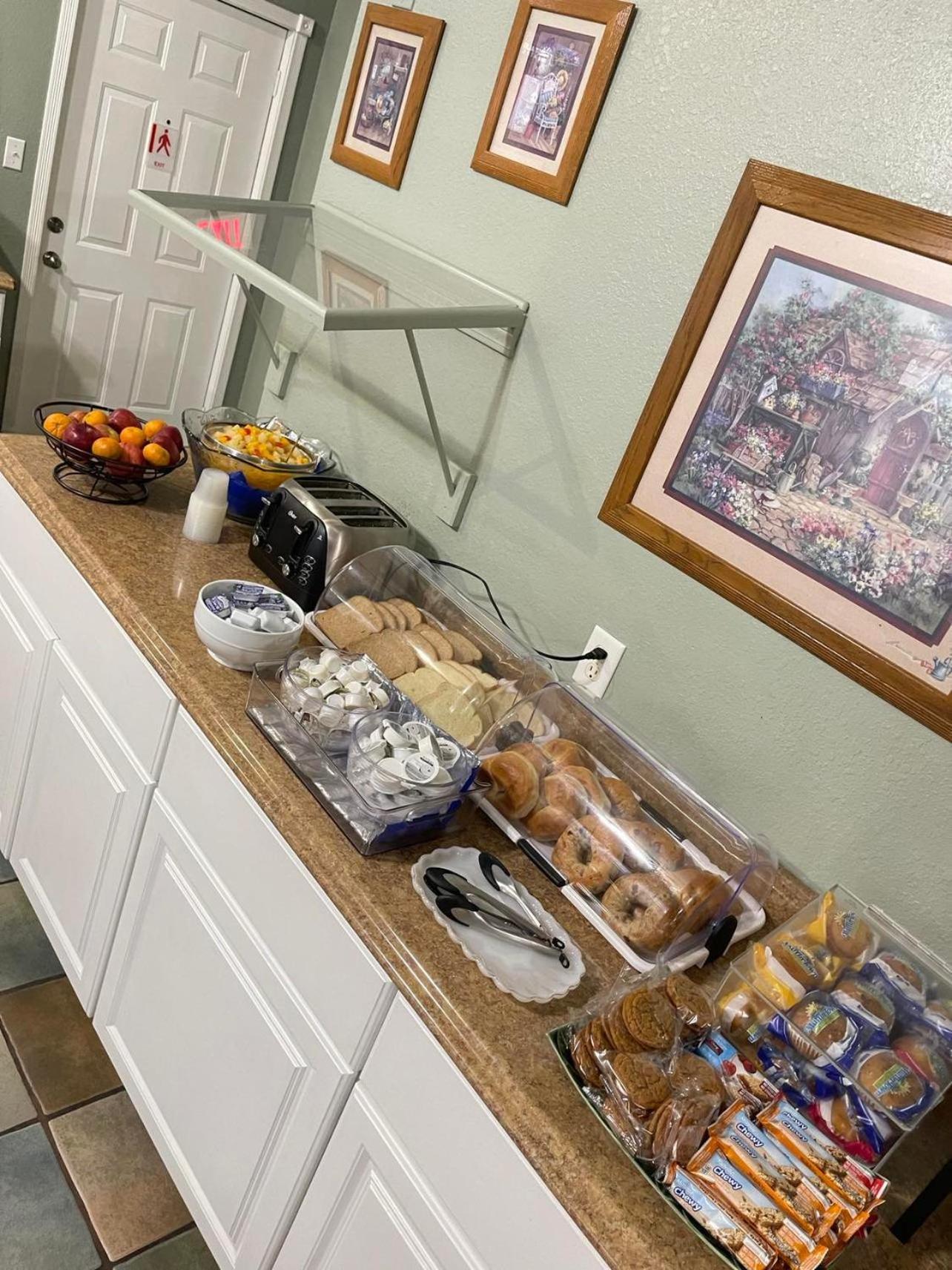 Carriage House Inn photo 10