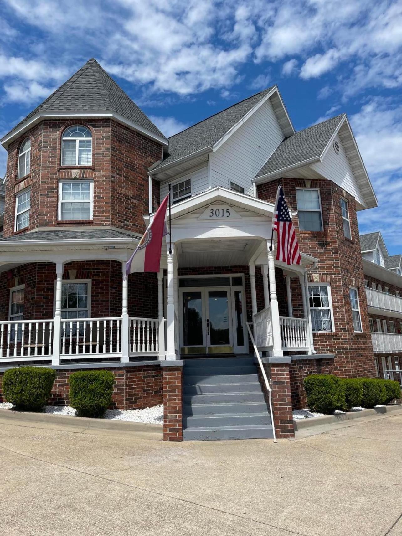 Carriage House Inn photo 2