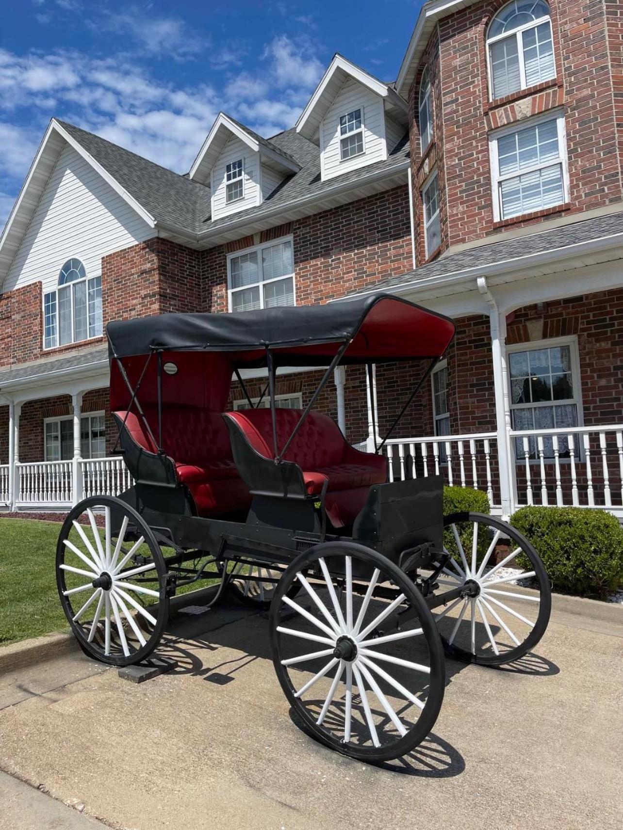 Carriage House Inn photo 3