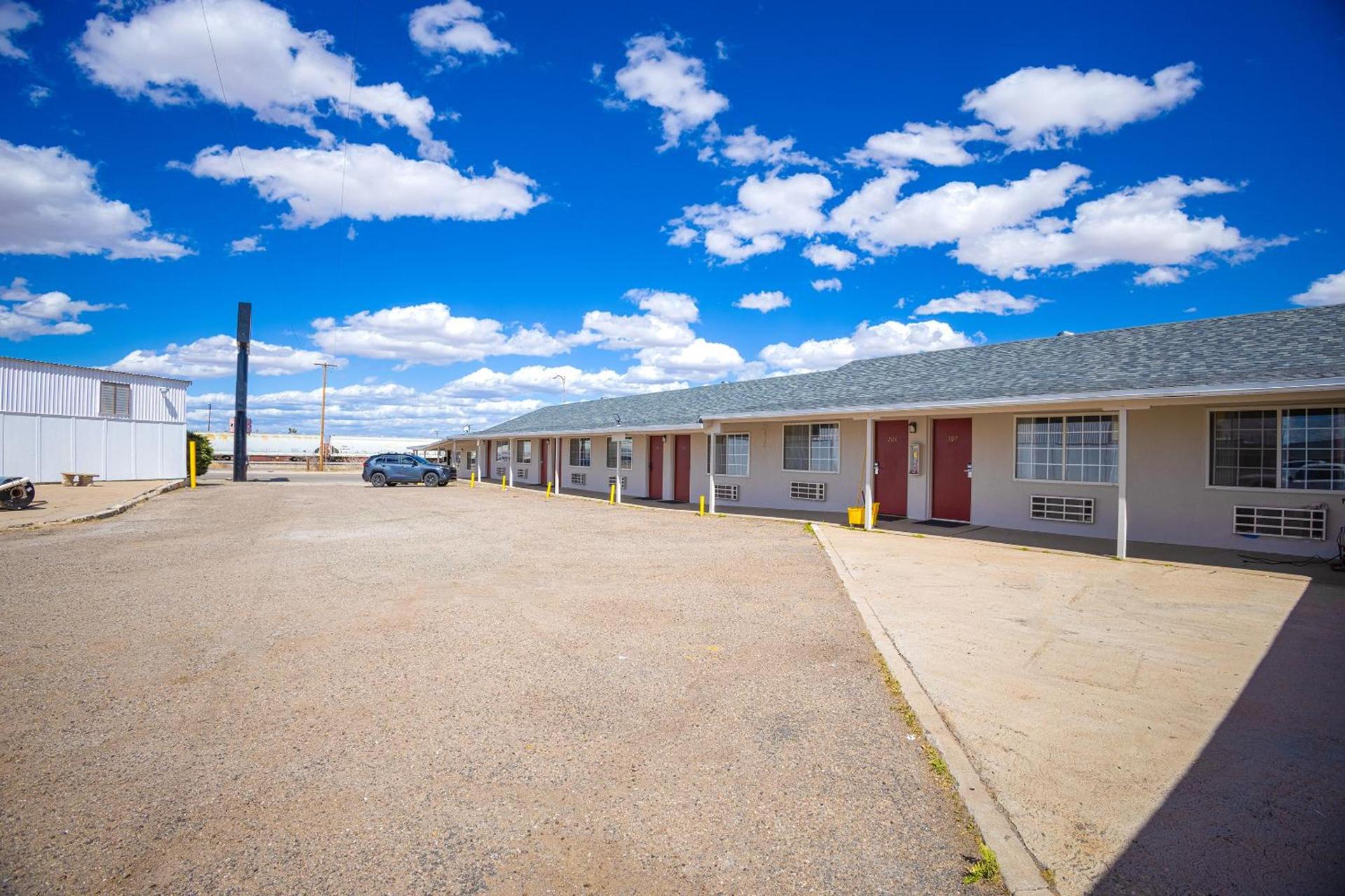 Holiday Motel Lordsburg I-10 photo 2