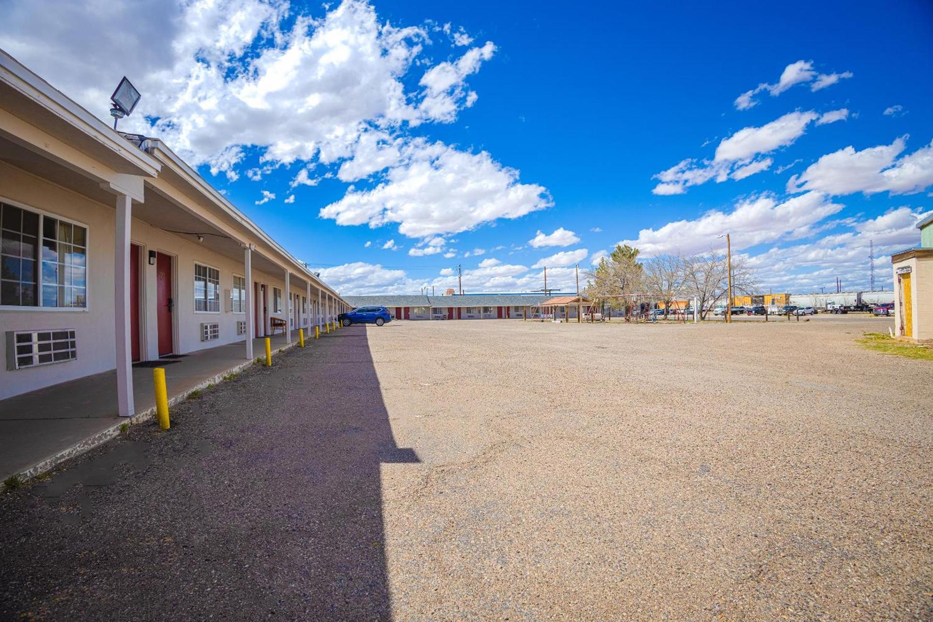 Holiday Motel Lordsburg I-10 photo 7