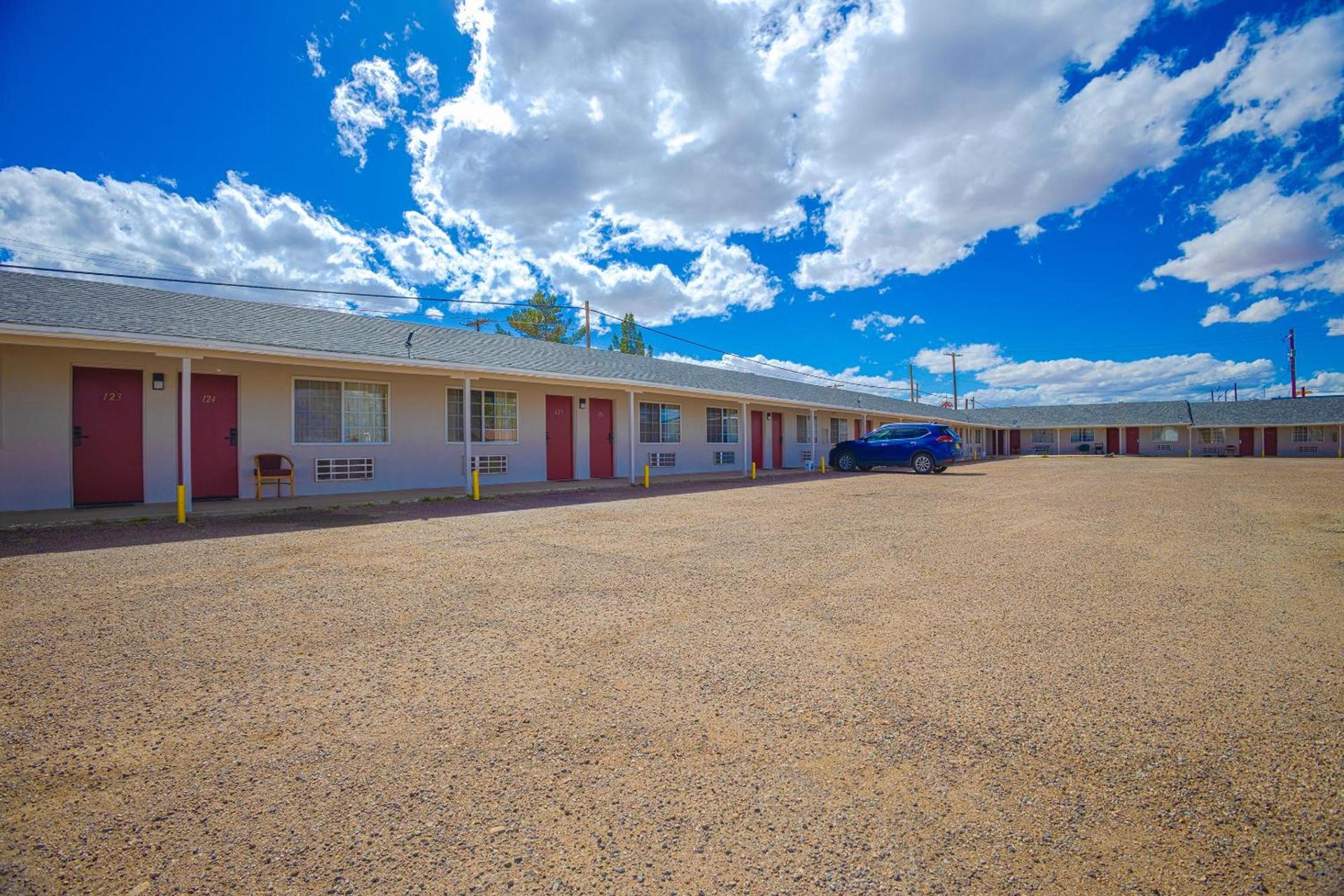 Holiday Motel Lordsburg I-10 photo 13