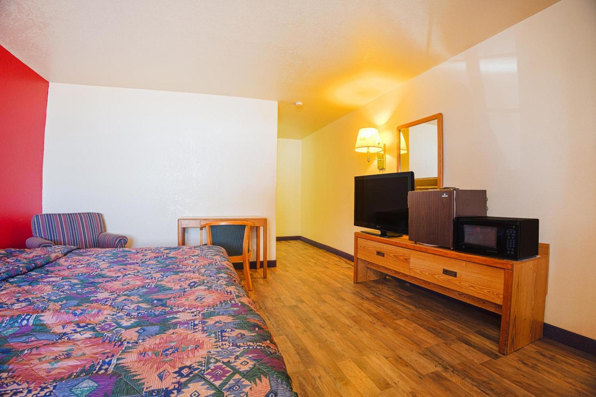 Holiday Motel Lordsburg I-10 photo 53