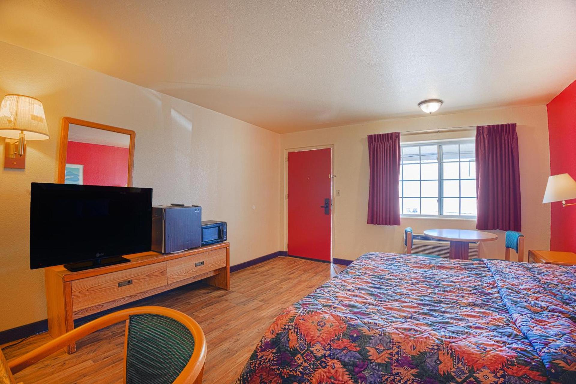 Holiday Motel Lordsburg I-10 photo 32
