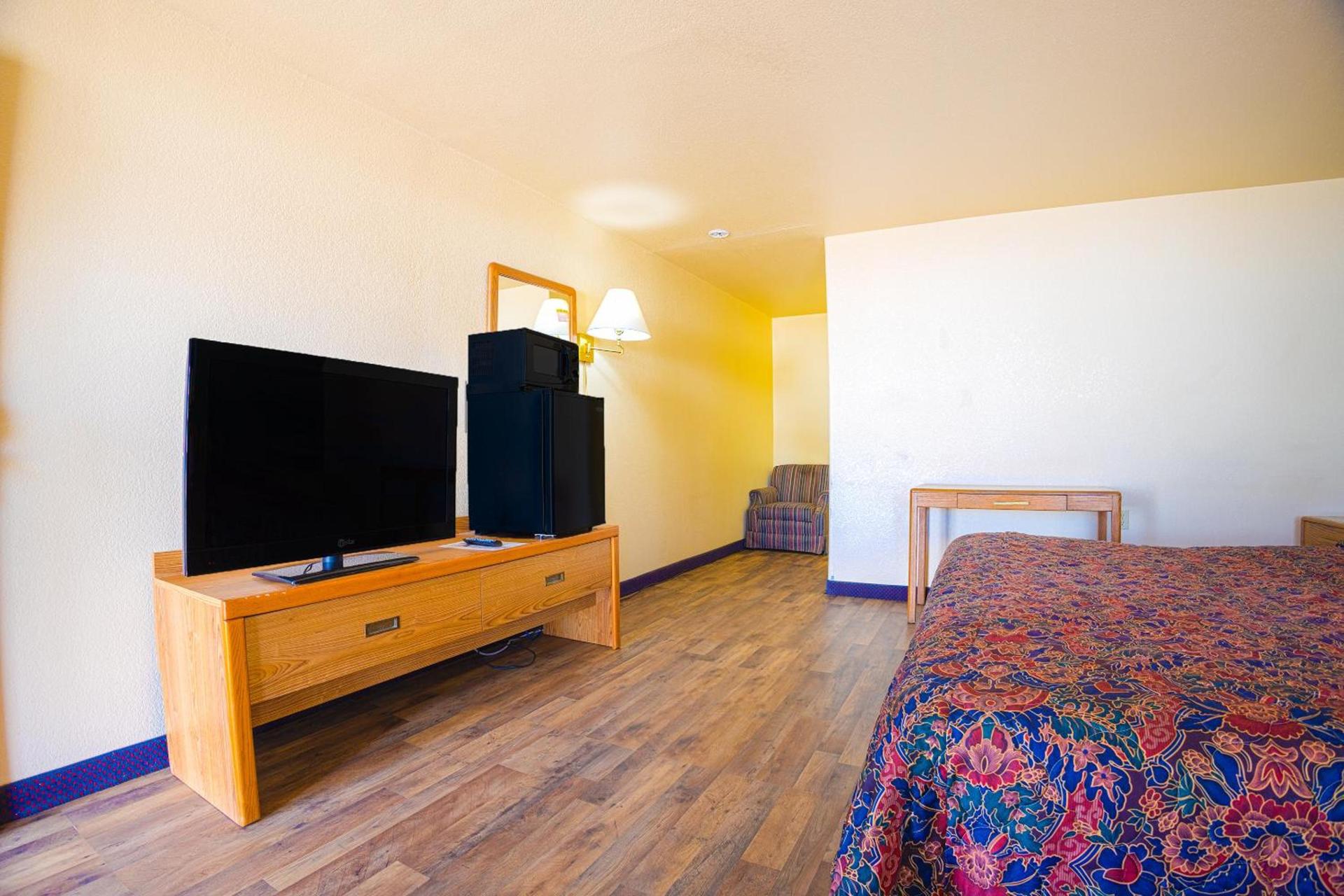 Holiday Motel Lordsburg I-10 photo 38