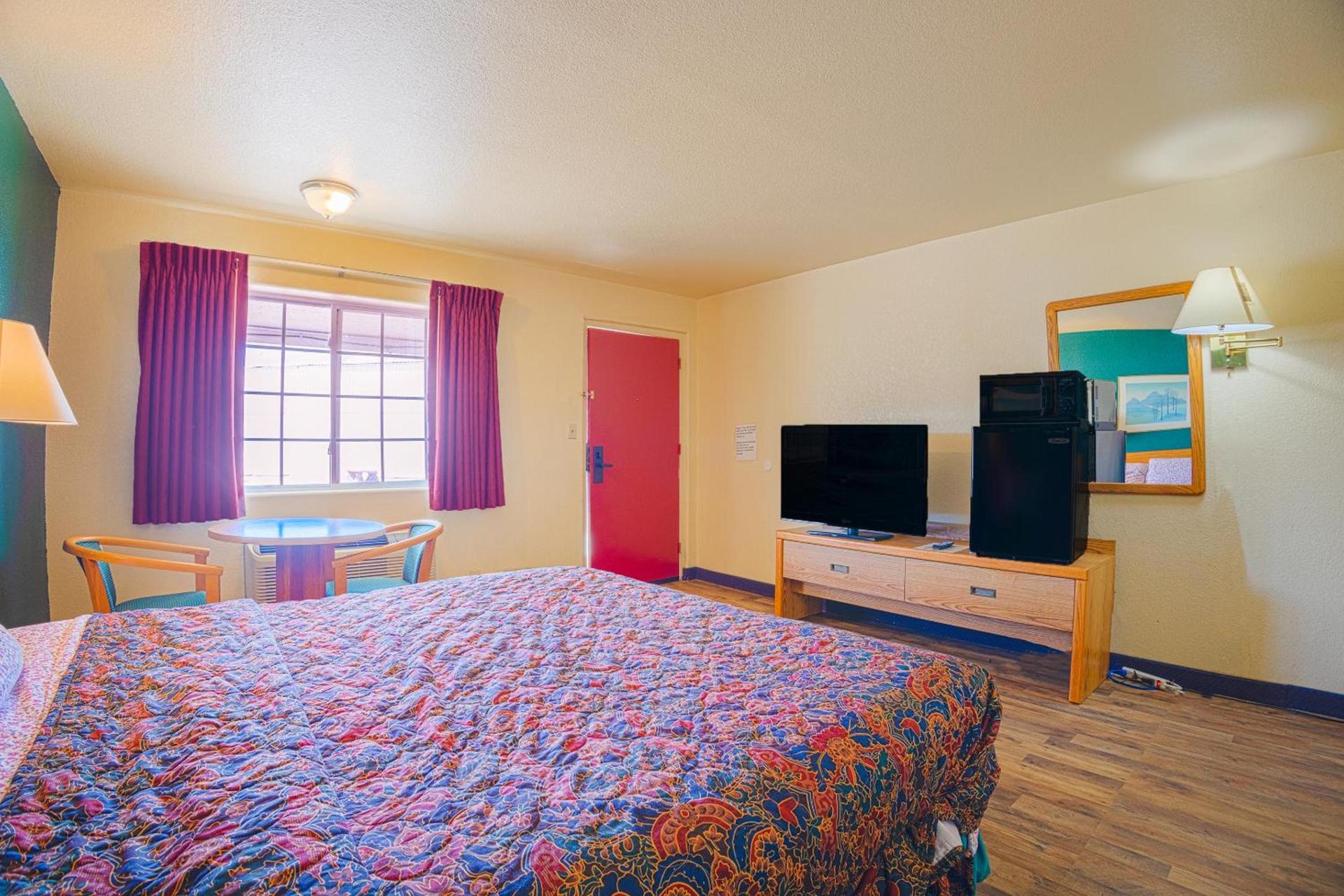 Holiday Motel Lordsburg I-10 photo 36