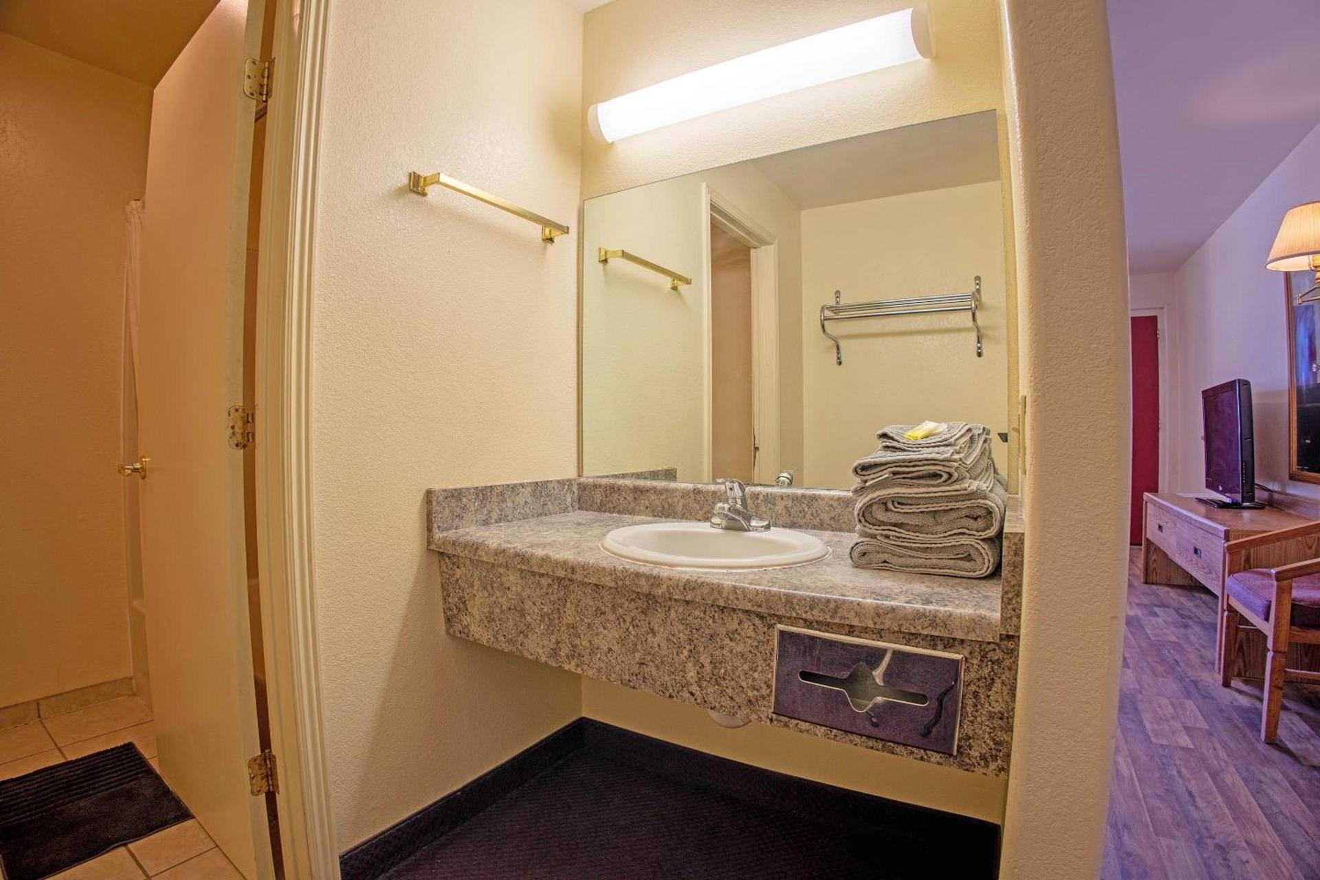 Holiday Motel Lordsburg I-10 photo 44