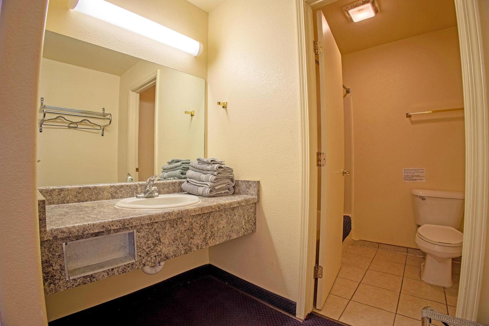 Holiday Motel Lordsburg I-10 photo 48