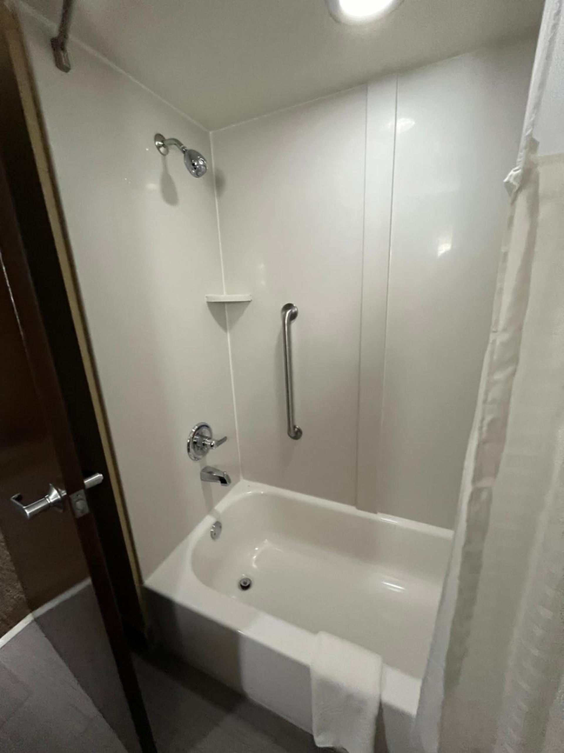 Quality Suites Graham - Burlington South photo 30