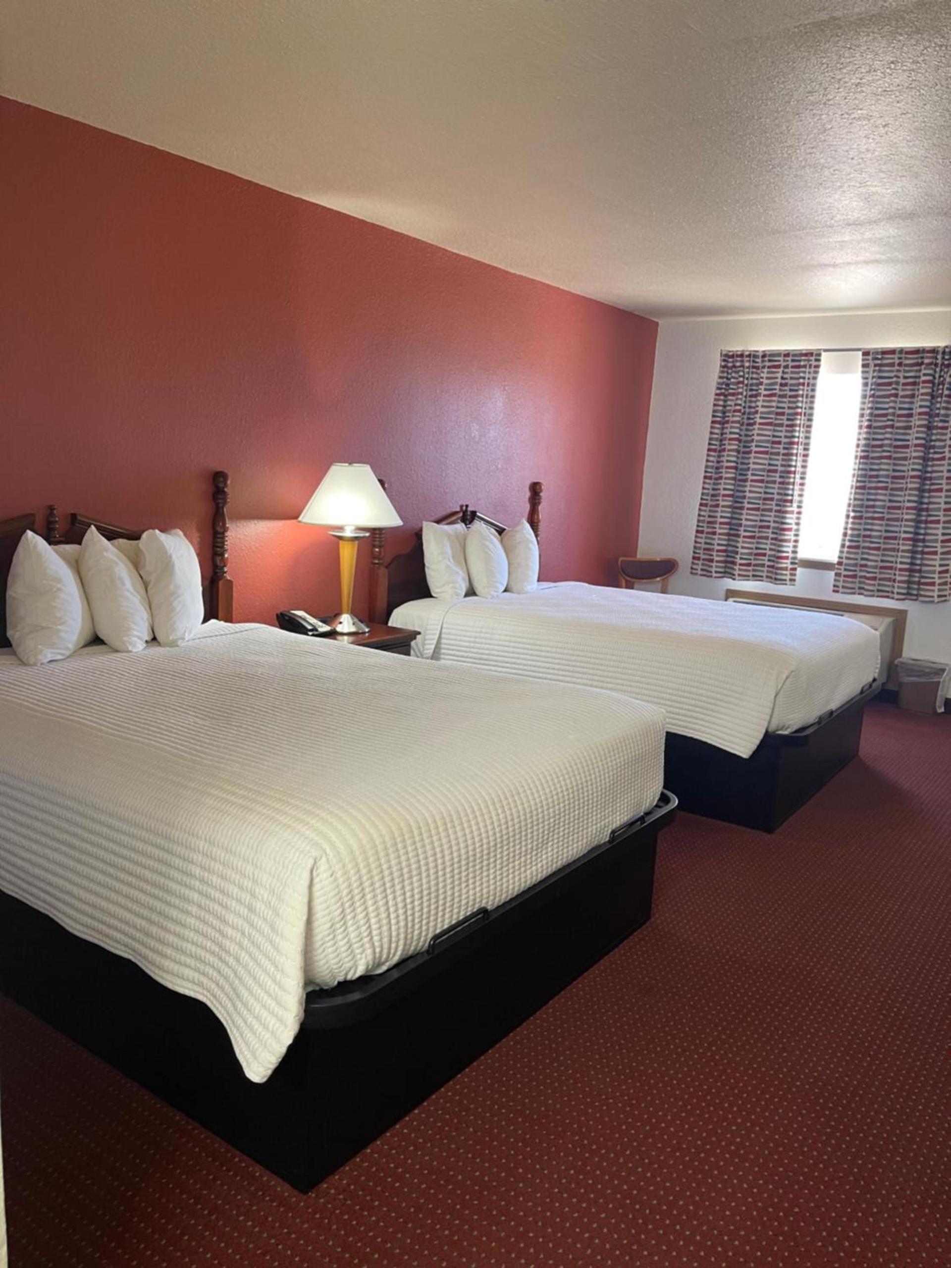 Carriage House Inn photo 13
